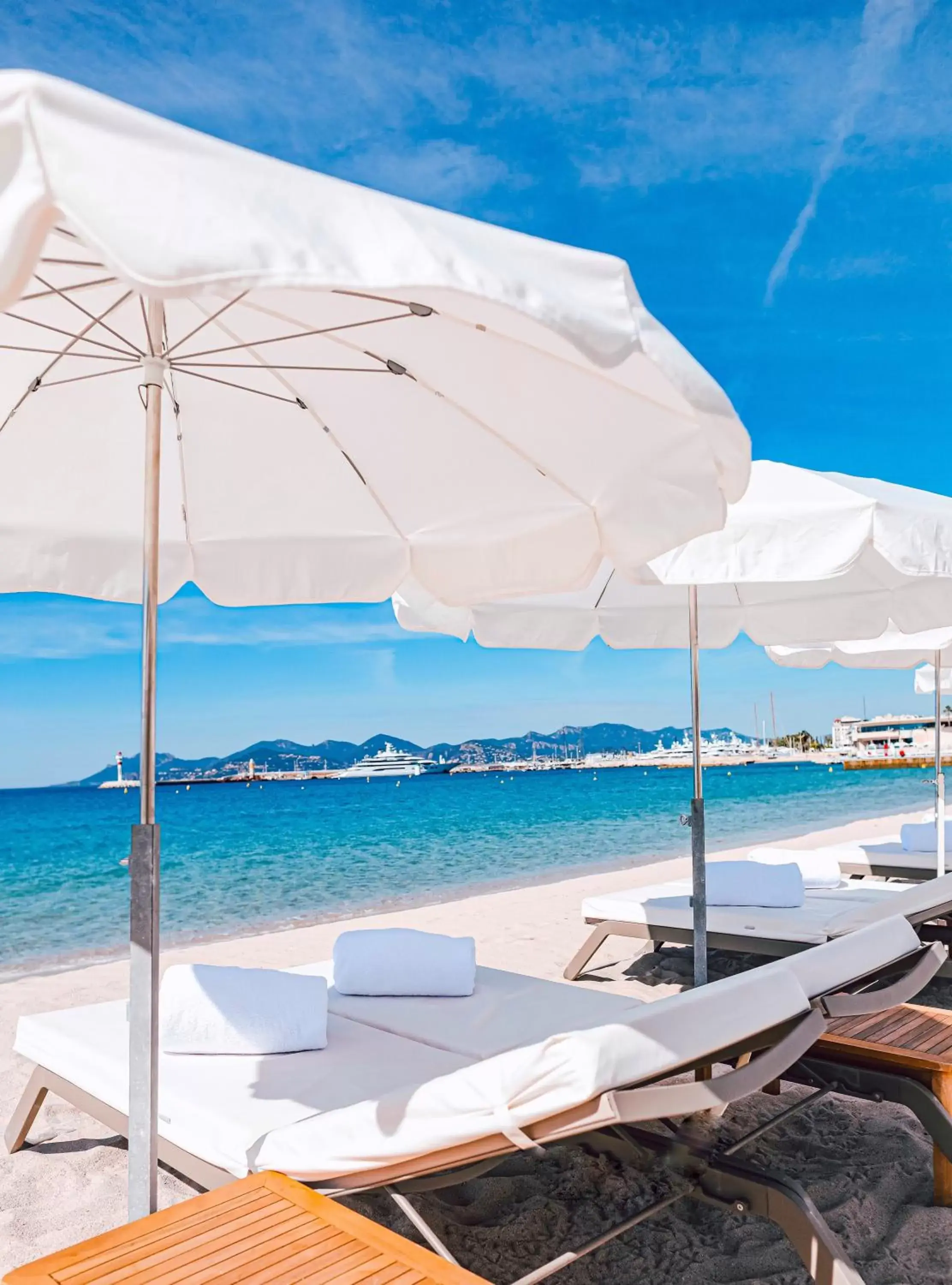 Beach, Swimming Pool in Hôtel Barrière Le Gray d'Albion