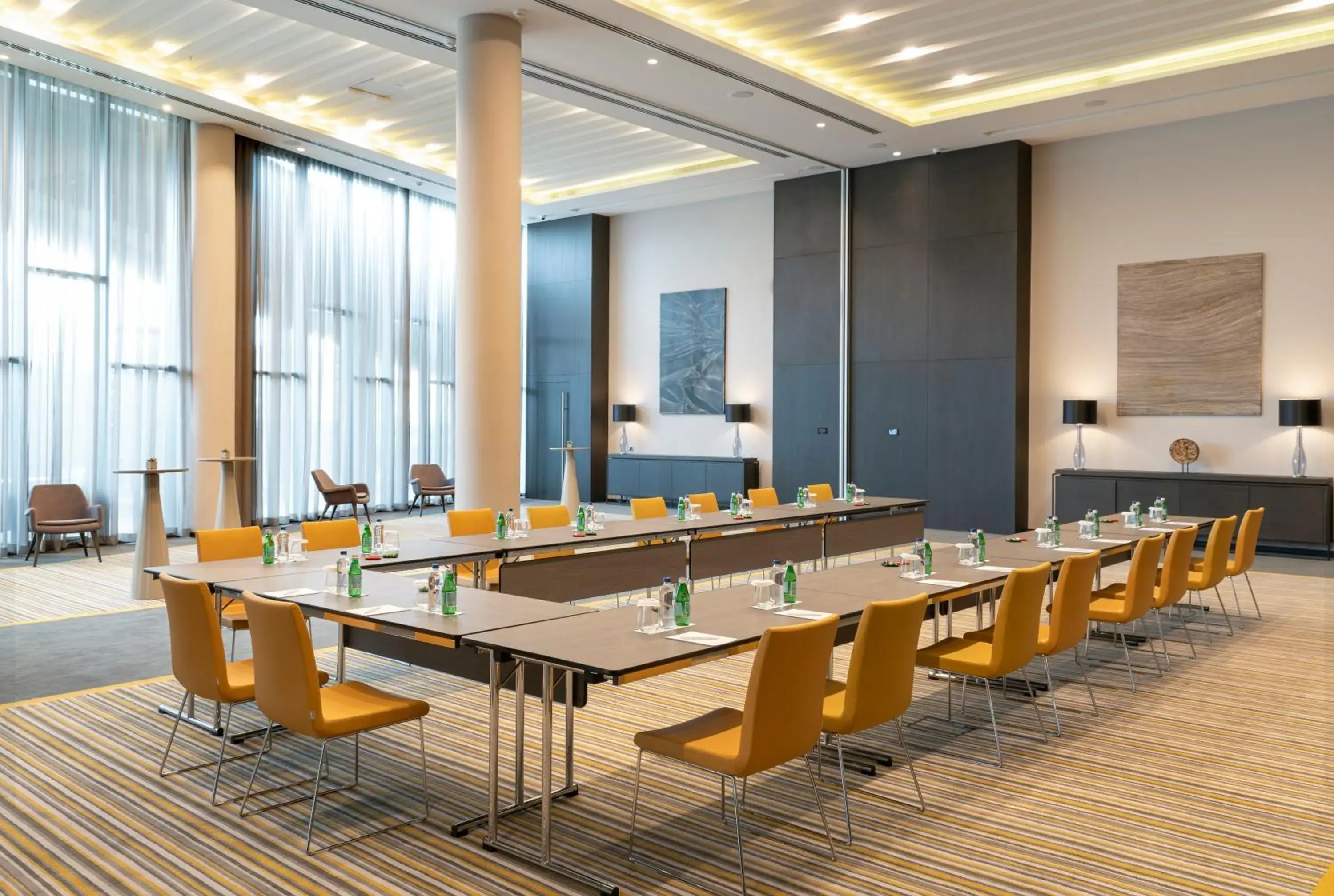 Business facilities in Centro Westside by Rotana