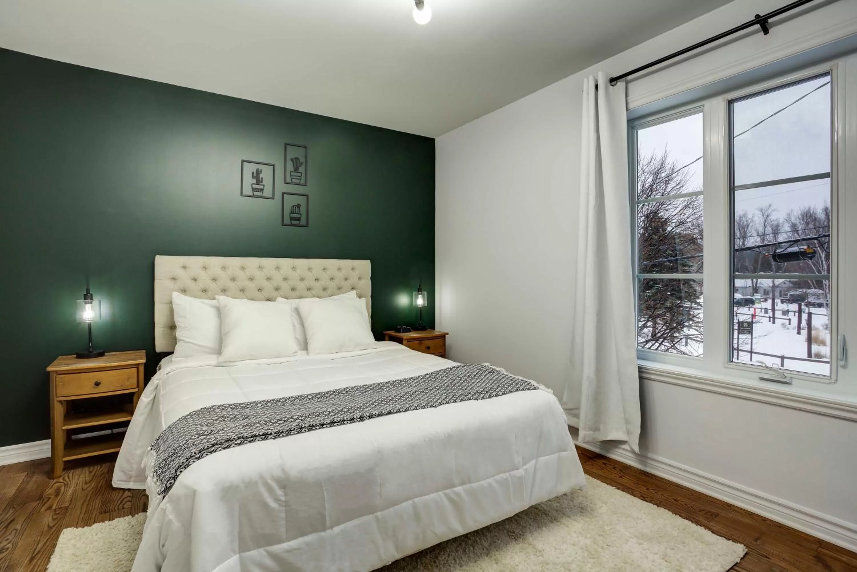 Photo of the whole room, Bed in Le 900 Tremblant Inn Café and Bistro