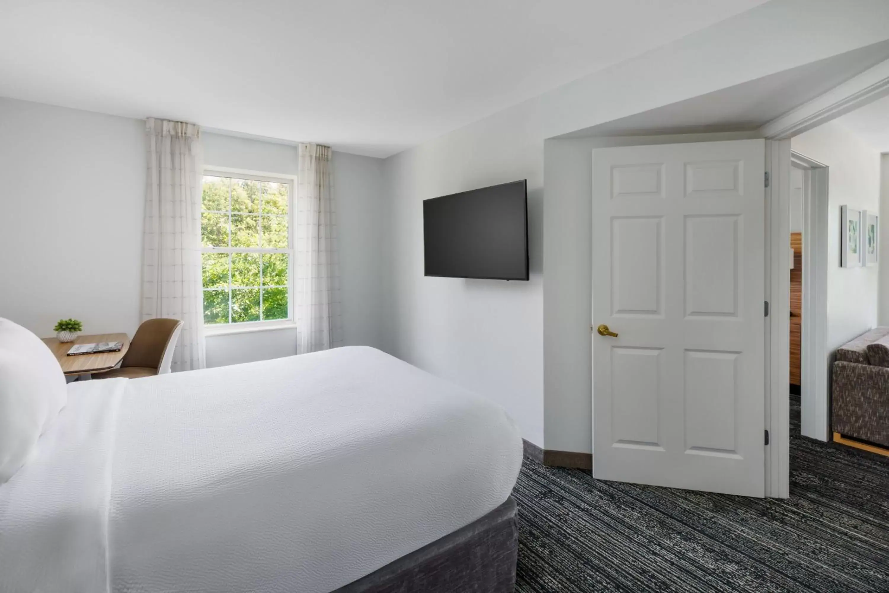 Bedroom, TV/Entertainment Center in TownePlace Suites Manchester-Boston Regional Airport