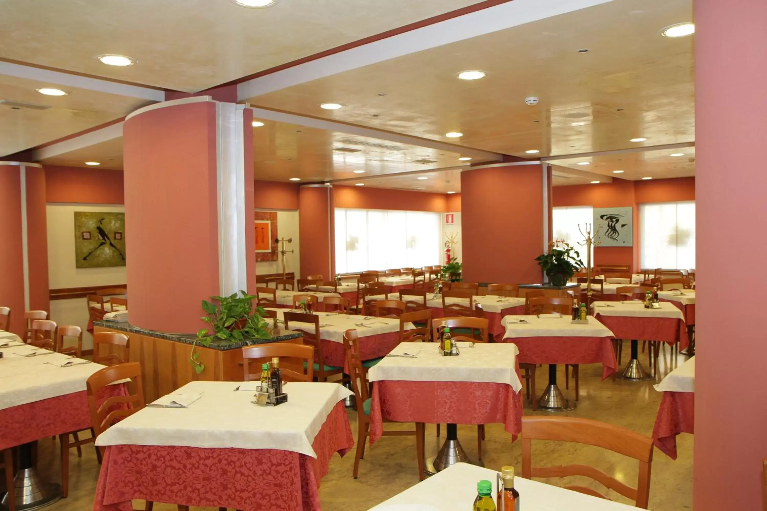 Restaurant/Places to Eat in Hotel Ezzelino