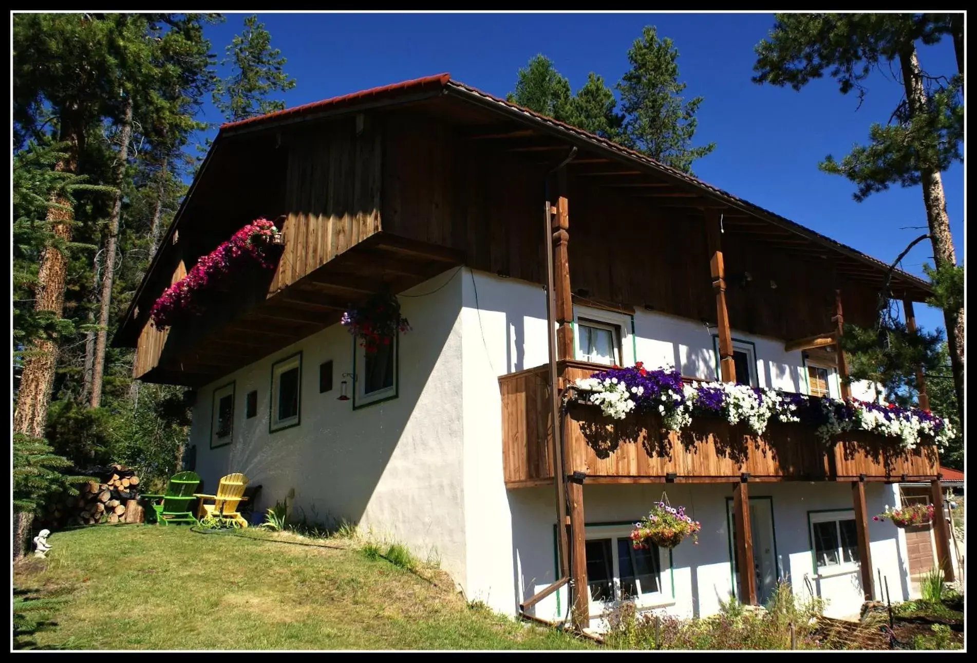 Property Building in Alpenglow Bed and Breakfast