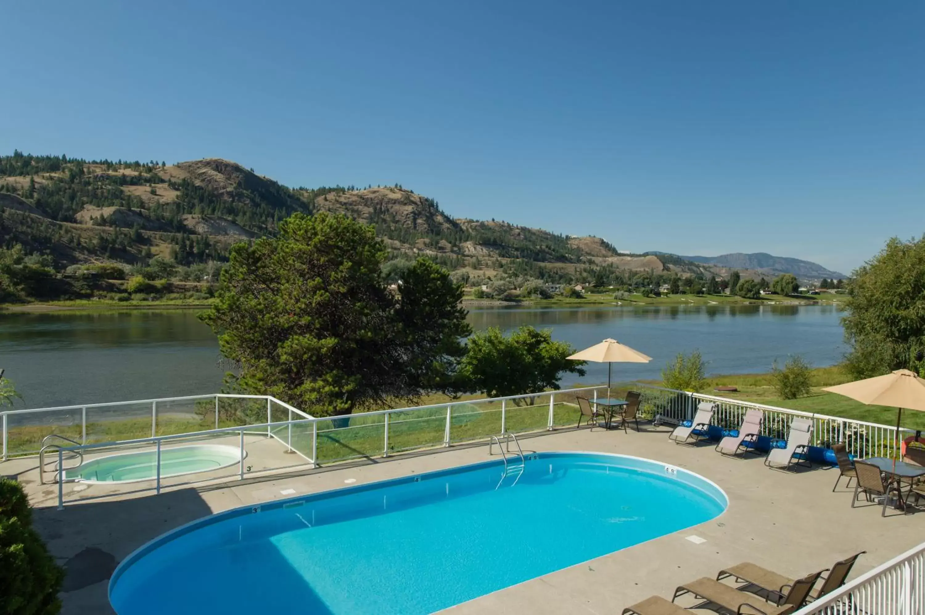 Swimming Pool in South Thompson Inn & Conference Centre