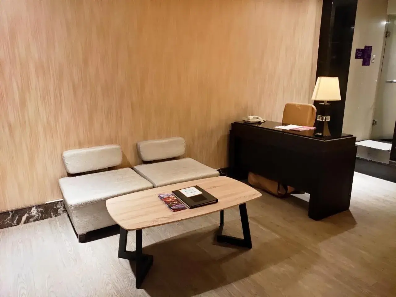 Photo of the whole room, Seating Area in Discovery Motel - Nangang