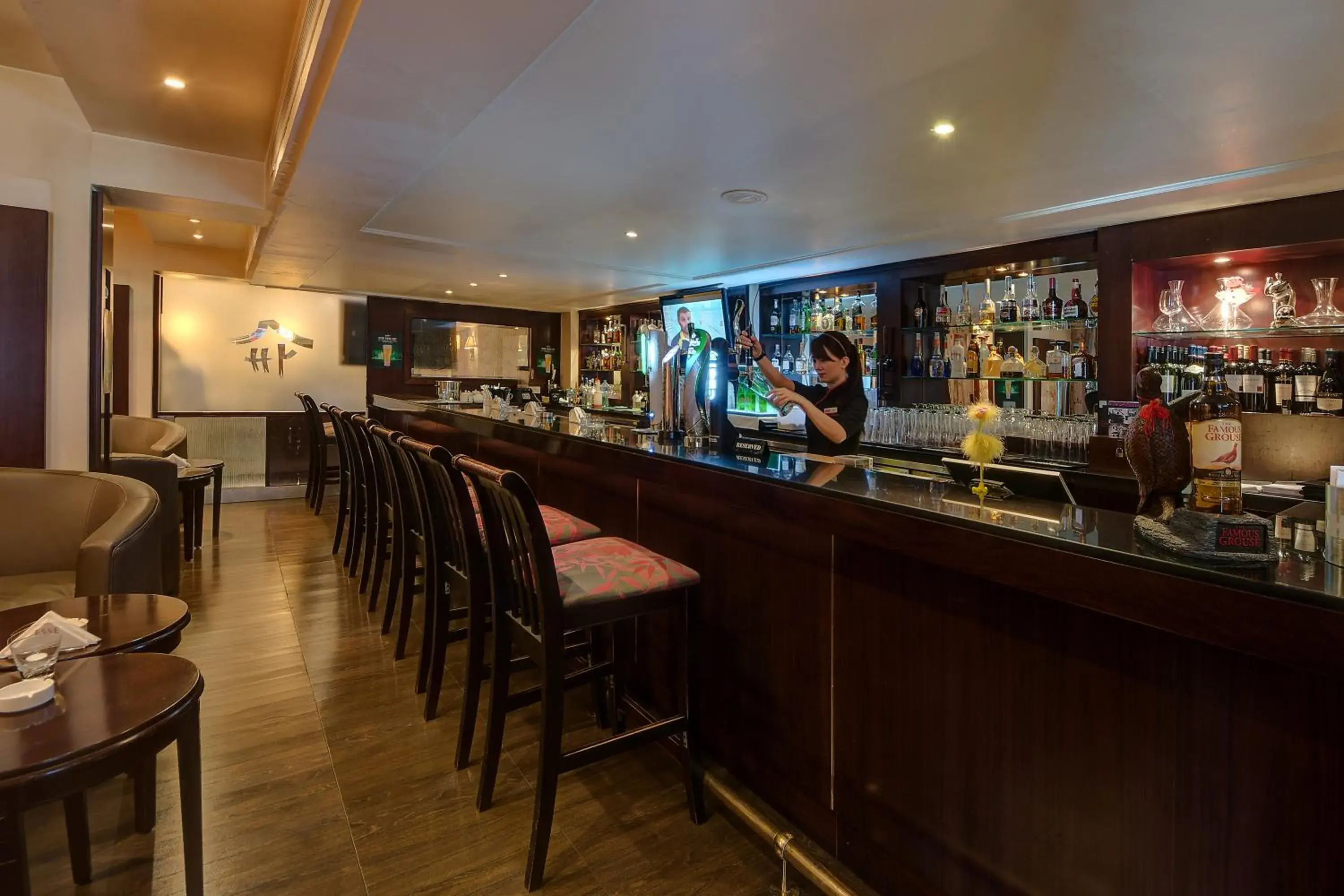 Restaurant/places to eat, Lounge/Bar in Ascot Hotel