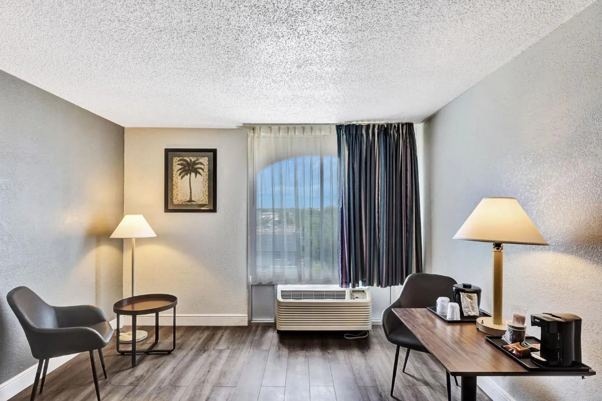 Photo of the whole room, Seating Area in Plaza Hotel Fort Lauderdale