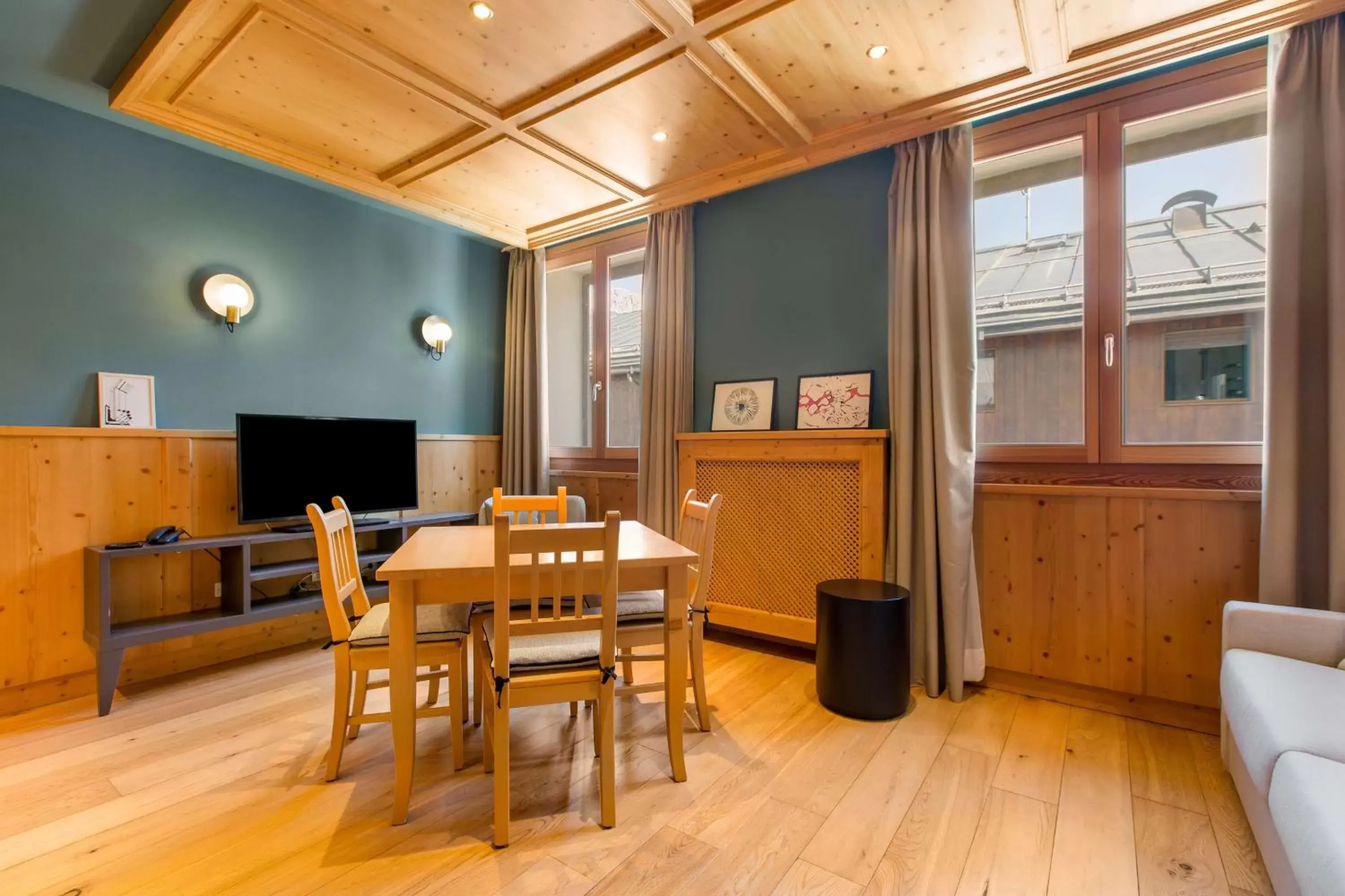 Photo of the whole room, Dining Area in Radisson Residences Savoia Palace Cortina d’Ampezzo