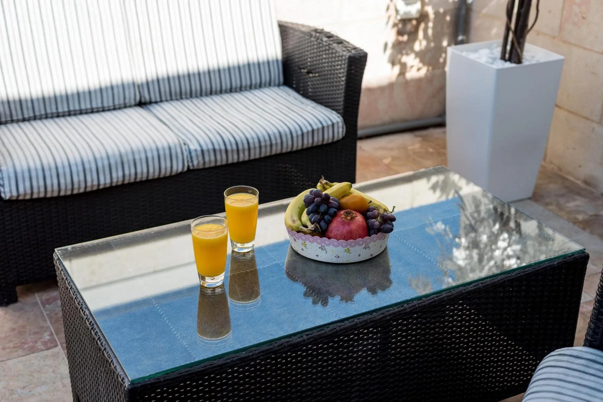 Food and drinks, Patio/Outdoor Area in Ness Hotel