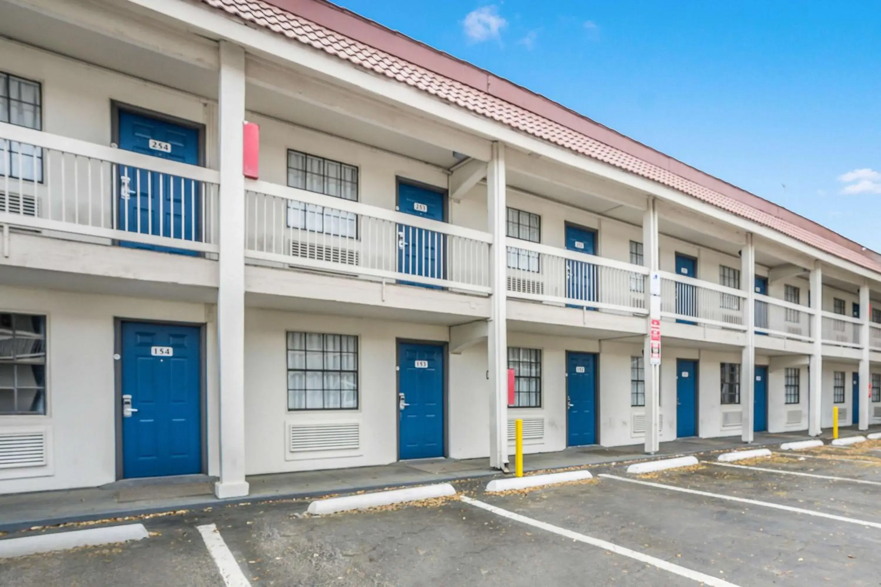 Property building in Motel 6-Dallas, TX - Market Center