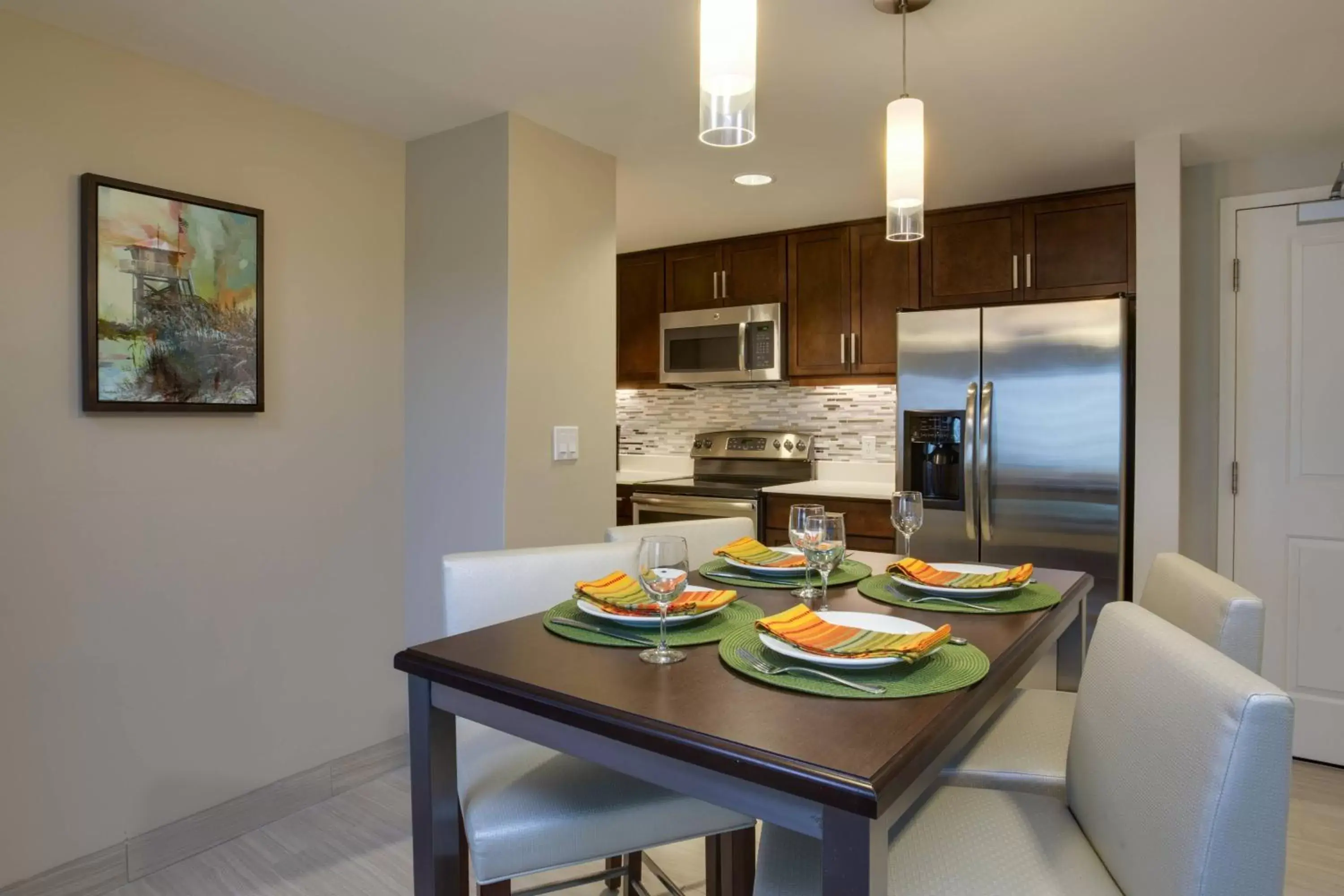 Kitchen or kitchenette, Dining Area in Residence Inn by Marriott Daytona Beach Oceanfront