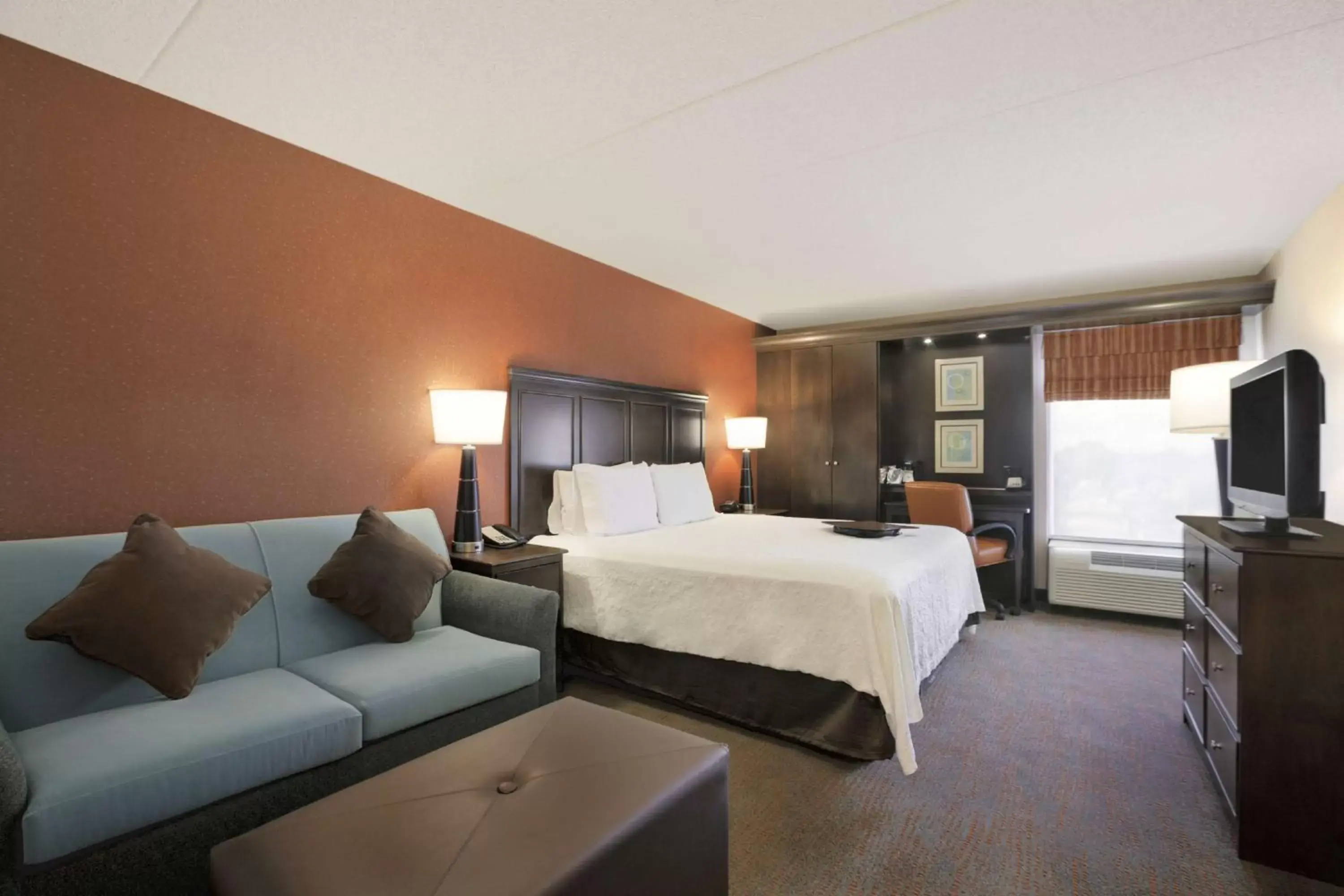 Bedroom in Hampton Inn Chicago-Midway Airport