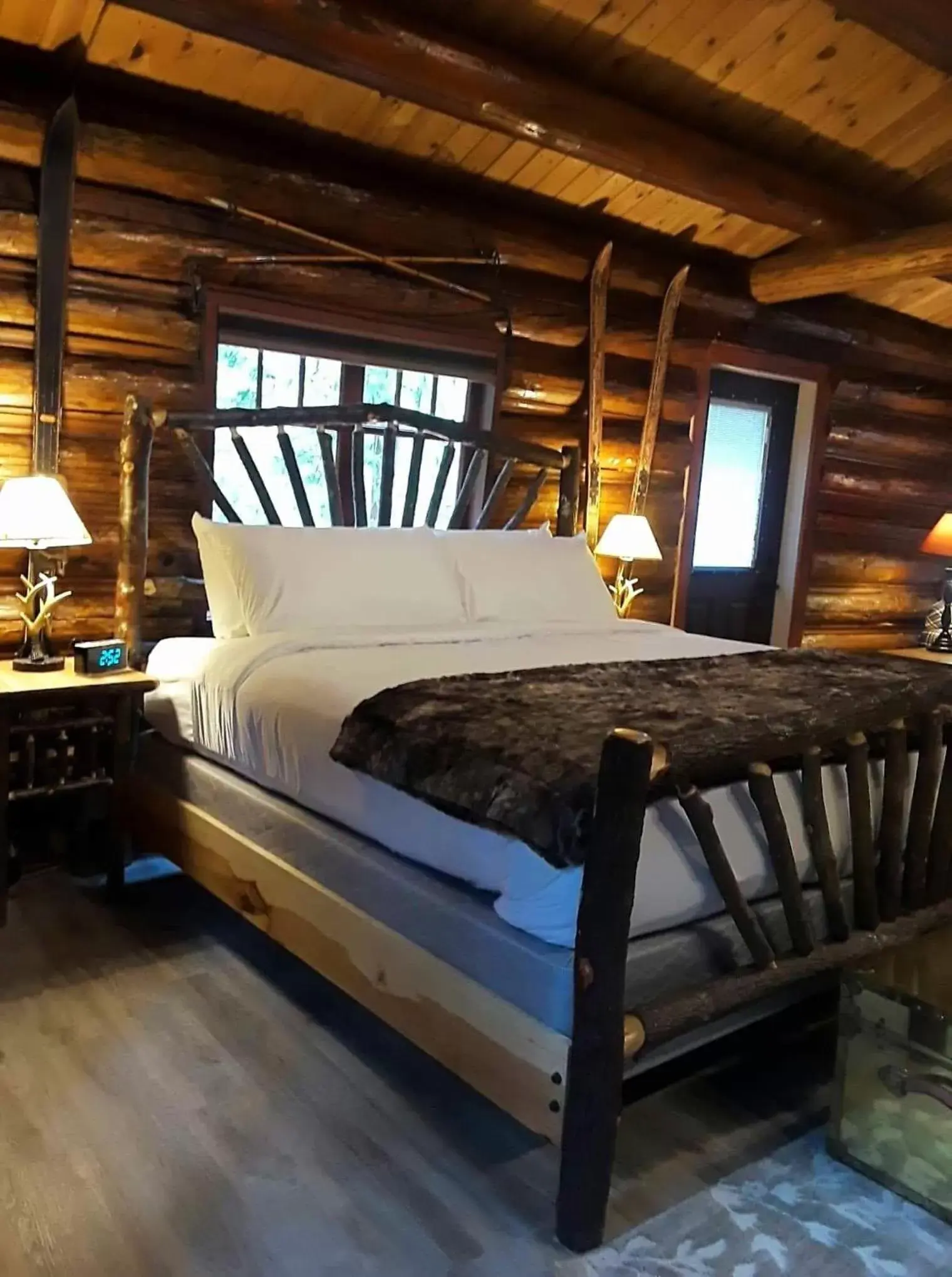 Bed in LOGE Alta Crystal Resort at Mt Rainier