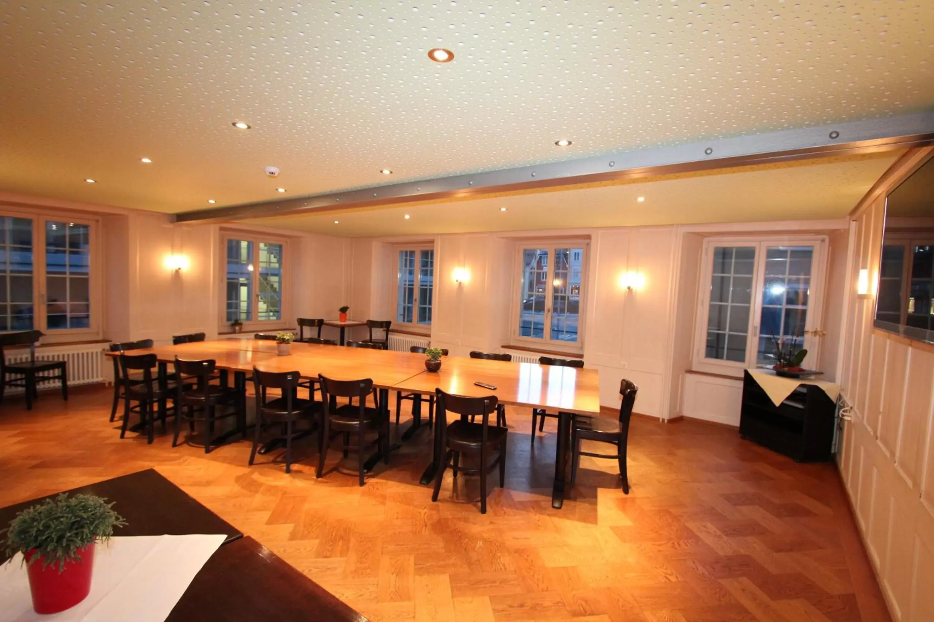 Business facilities, Restaurant/Places to Eat in Hotel Engel am Bahnhof