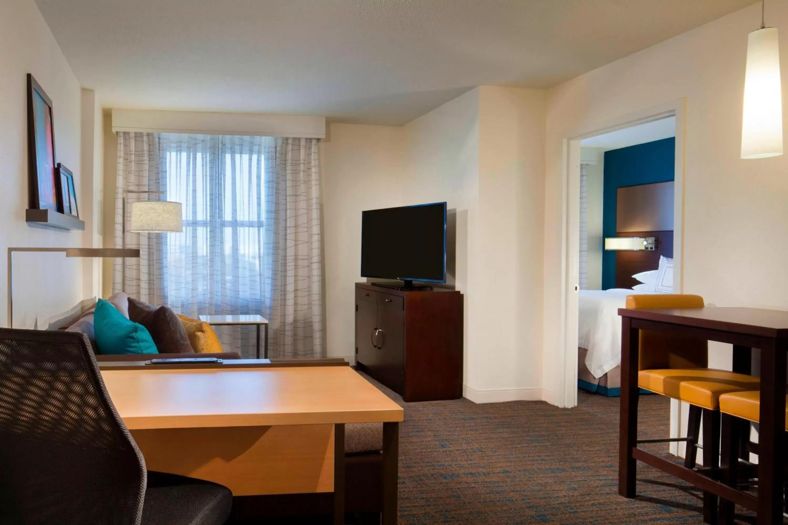 Living room, TV/Entertainment Center in Residence Inn Tampa Downtown