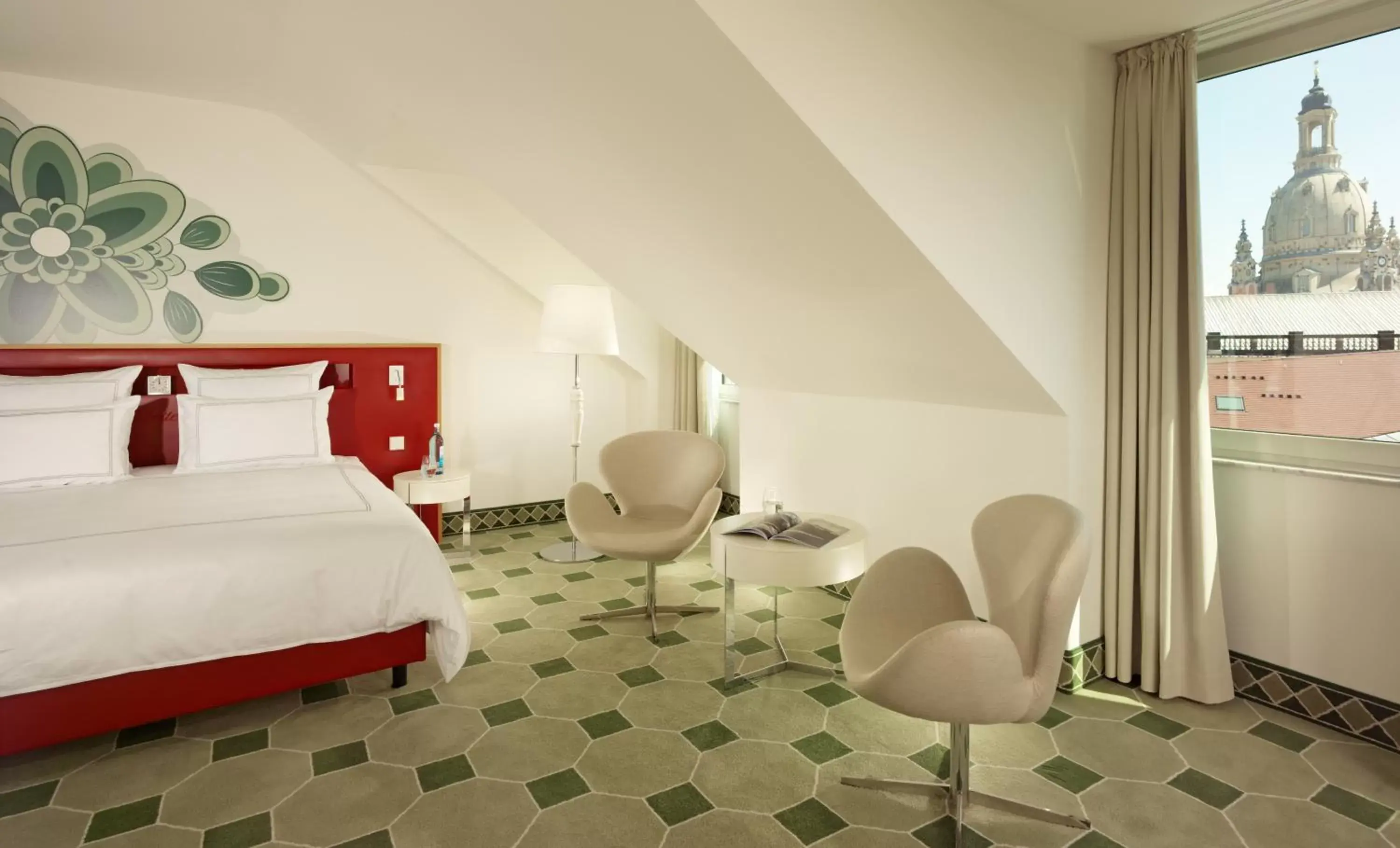 Bed in Hyperion Hotel Dresden Am Schloss