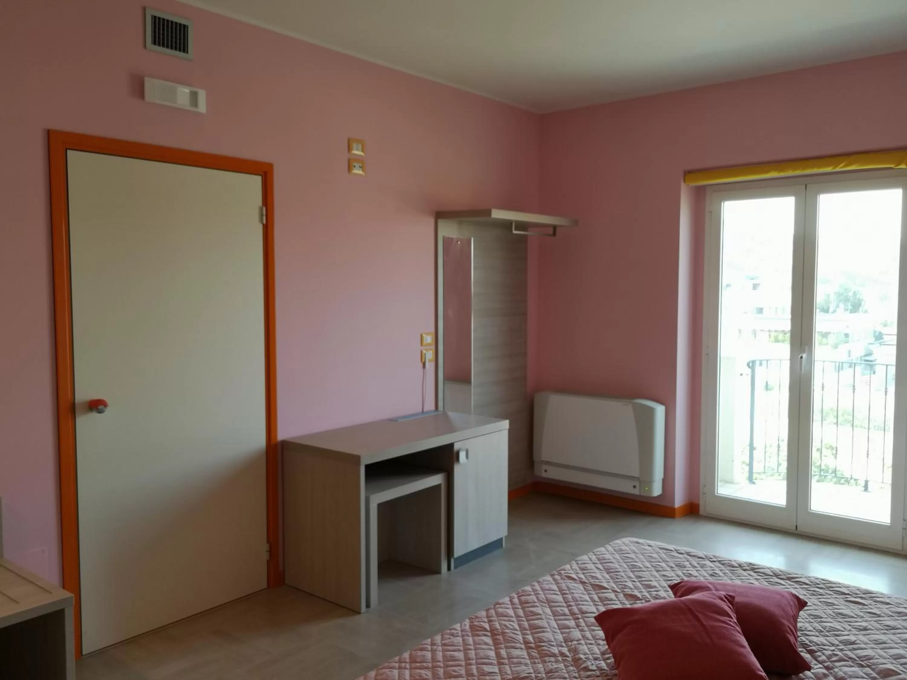 View (from property/room), Bed in Hotel Clodi