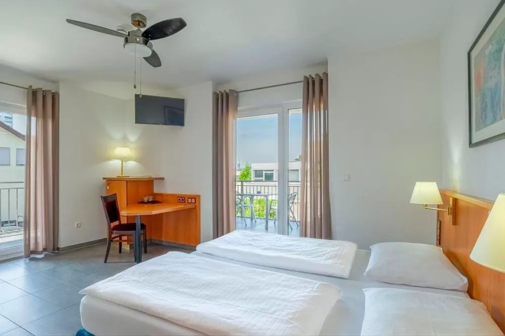 TV and multimedia, Bed in Heilbronner Hotel am schönen Theater