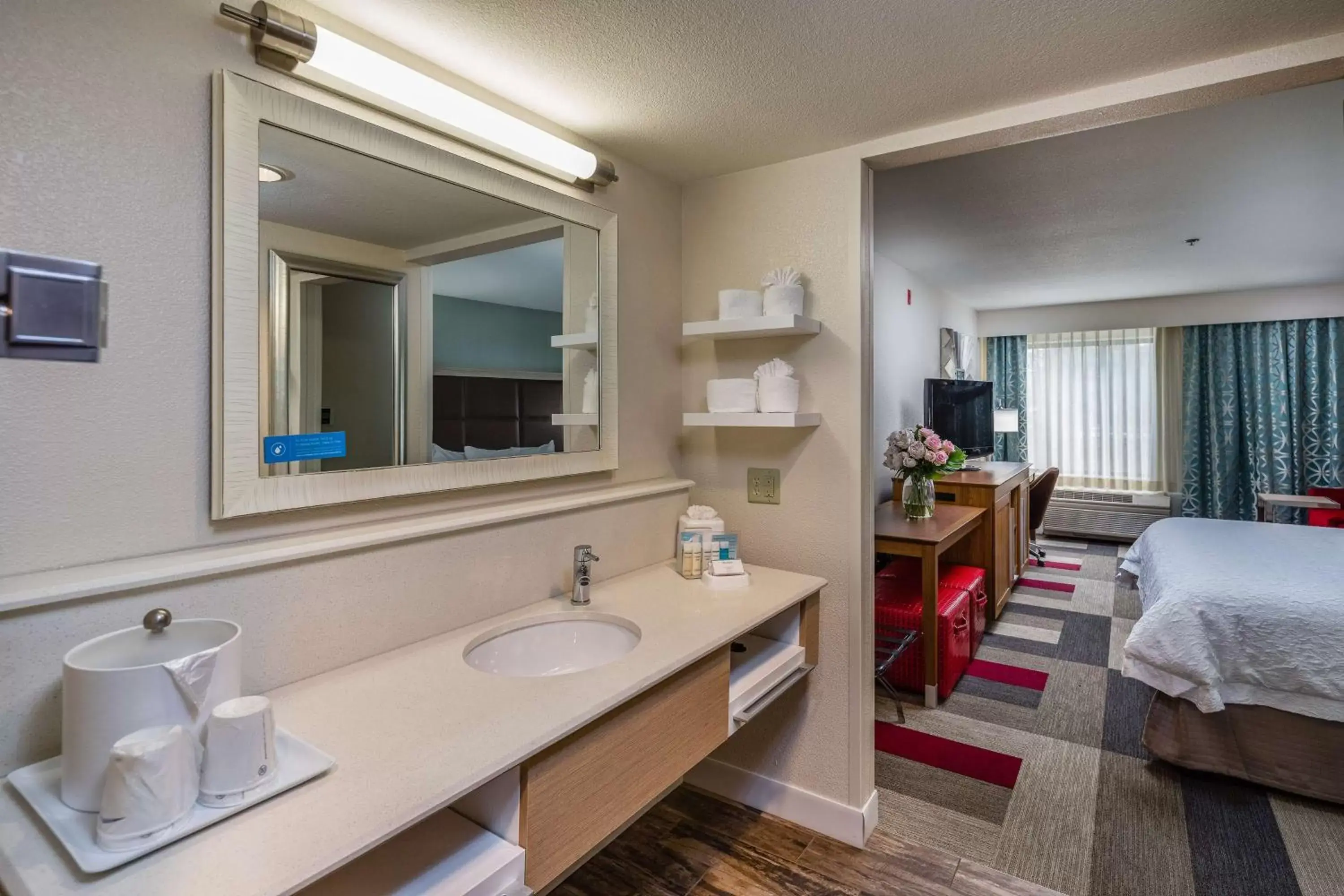 Bed, Bathroom in Hampton Inn San Francisco Airport