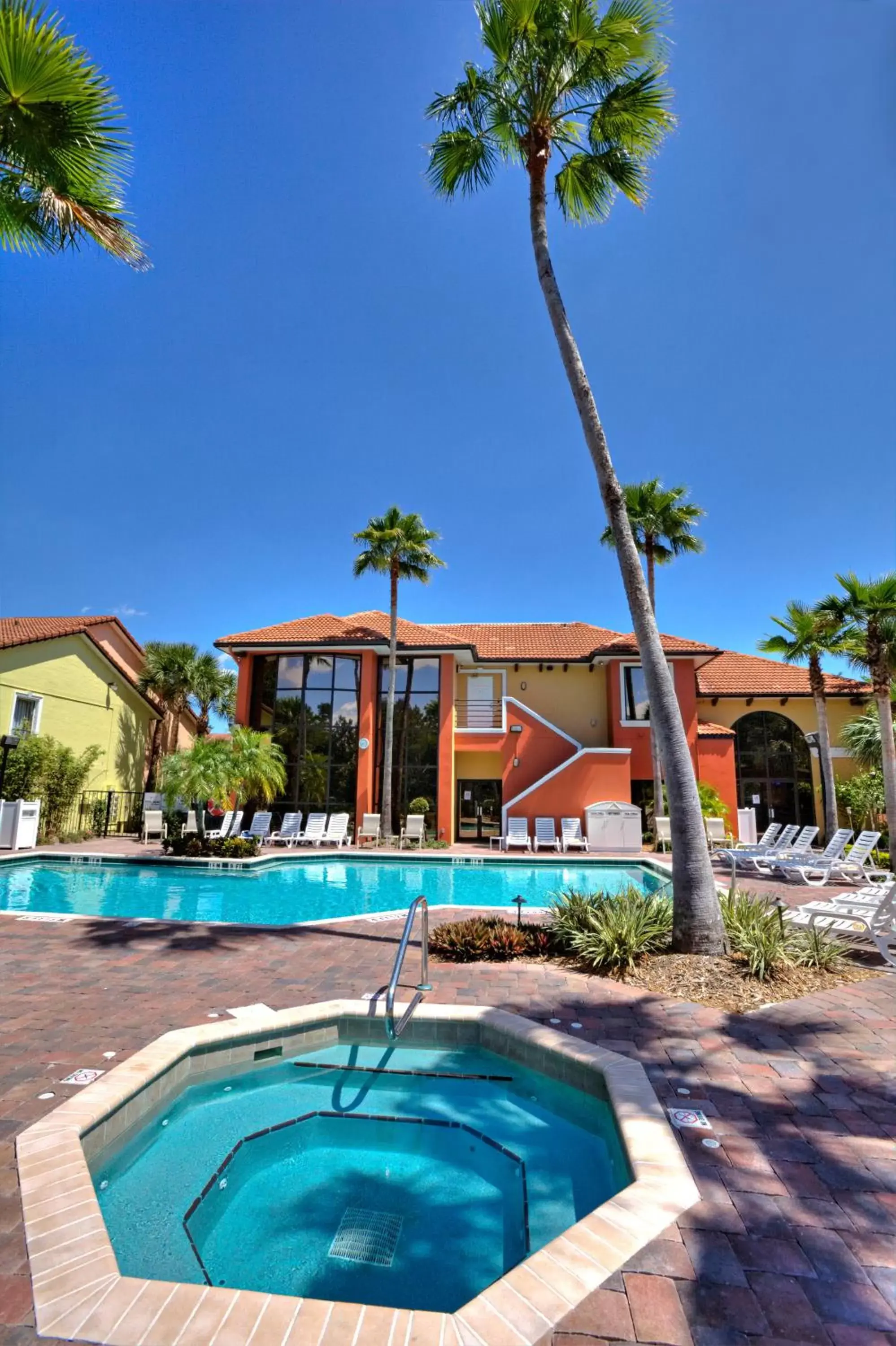 Property building, Swimming Pool in Legacy Vacation Resorts - Lake Buena Vista