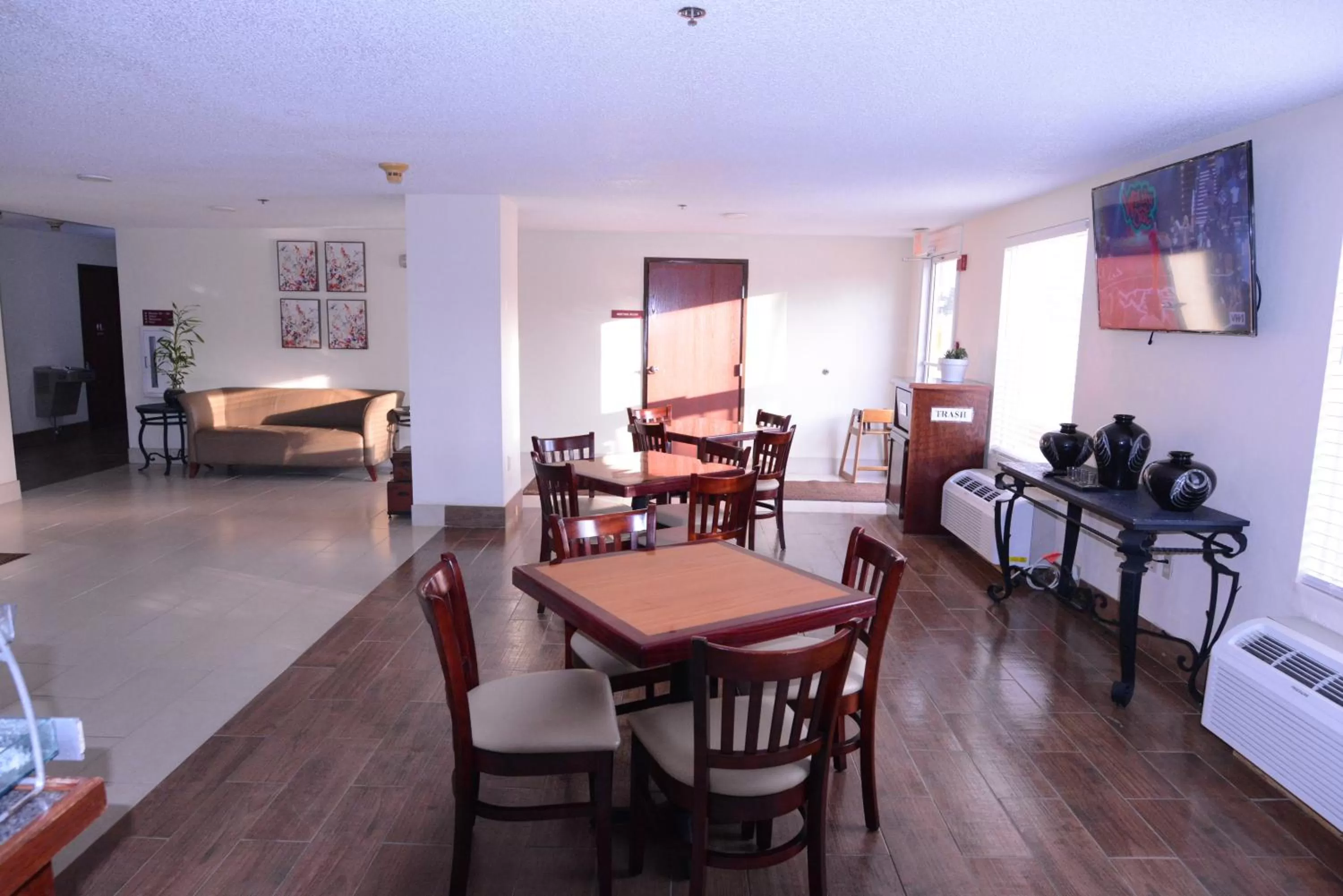 Restaurant/places to eat in Jameson Inn and Suites Hazelhurst