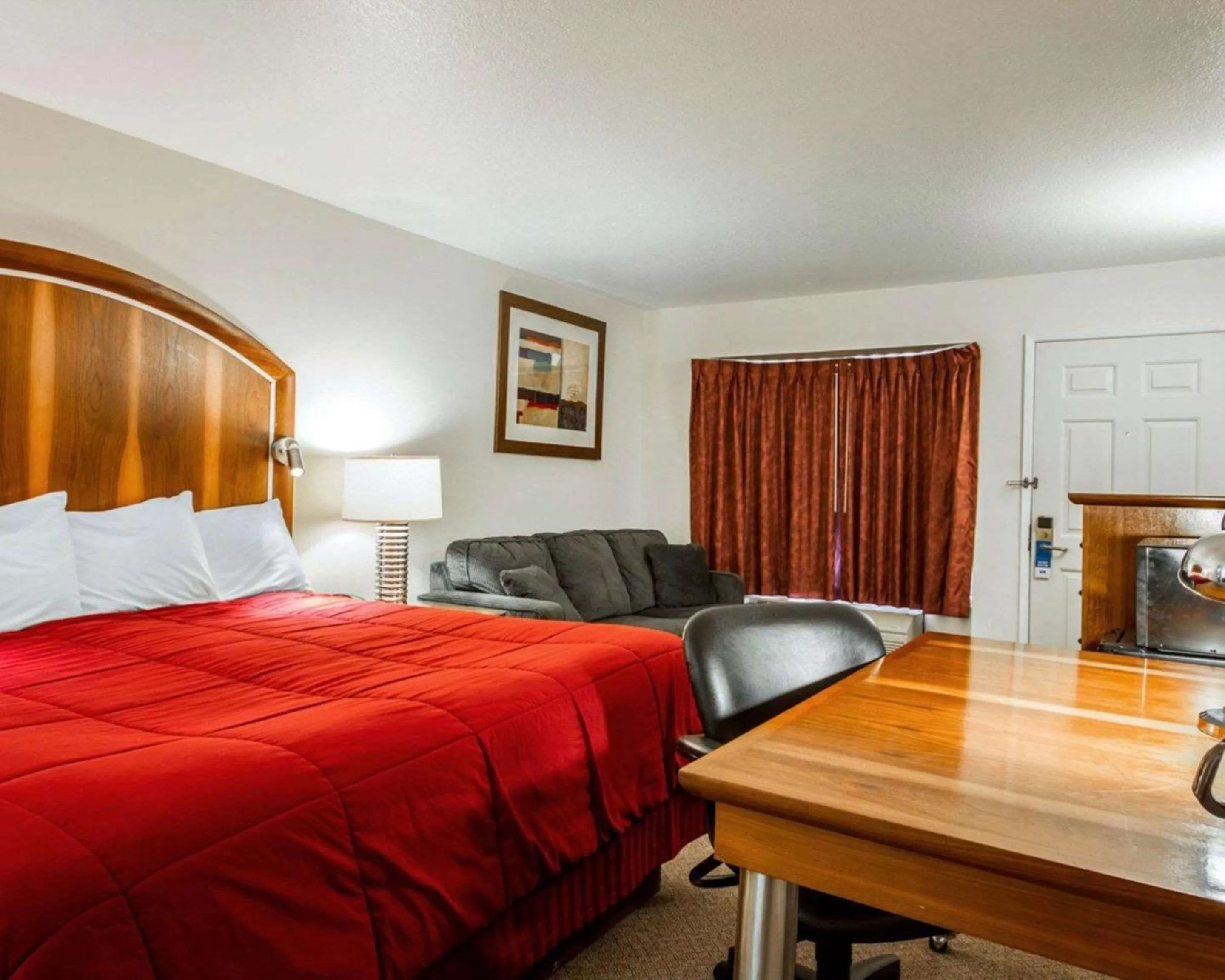 Photo of the whole room in Sea Drift Inn