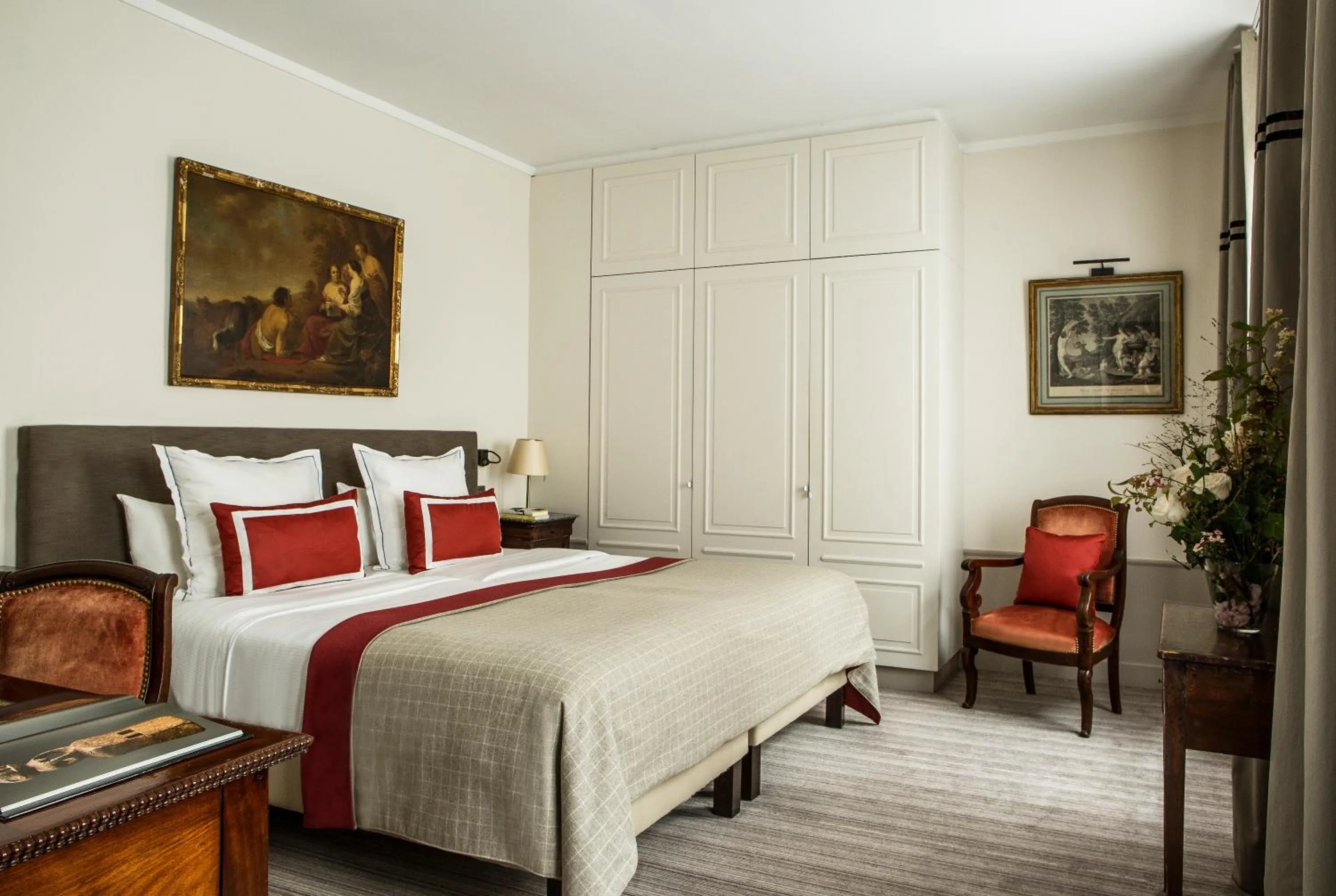 Photo of the whole room, Bed in Hôtel des Saints Pères - Esprit de France