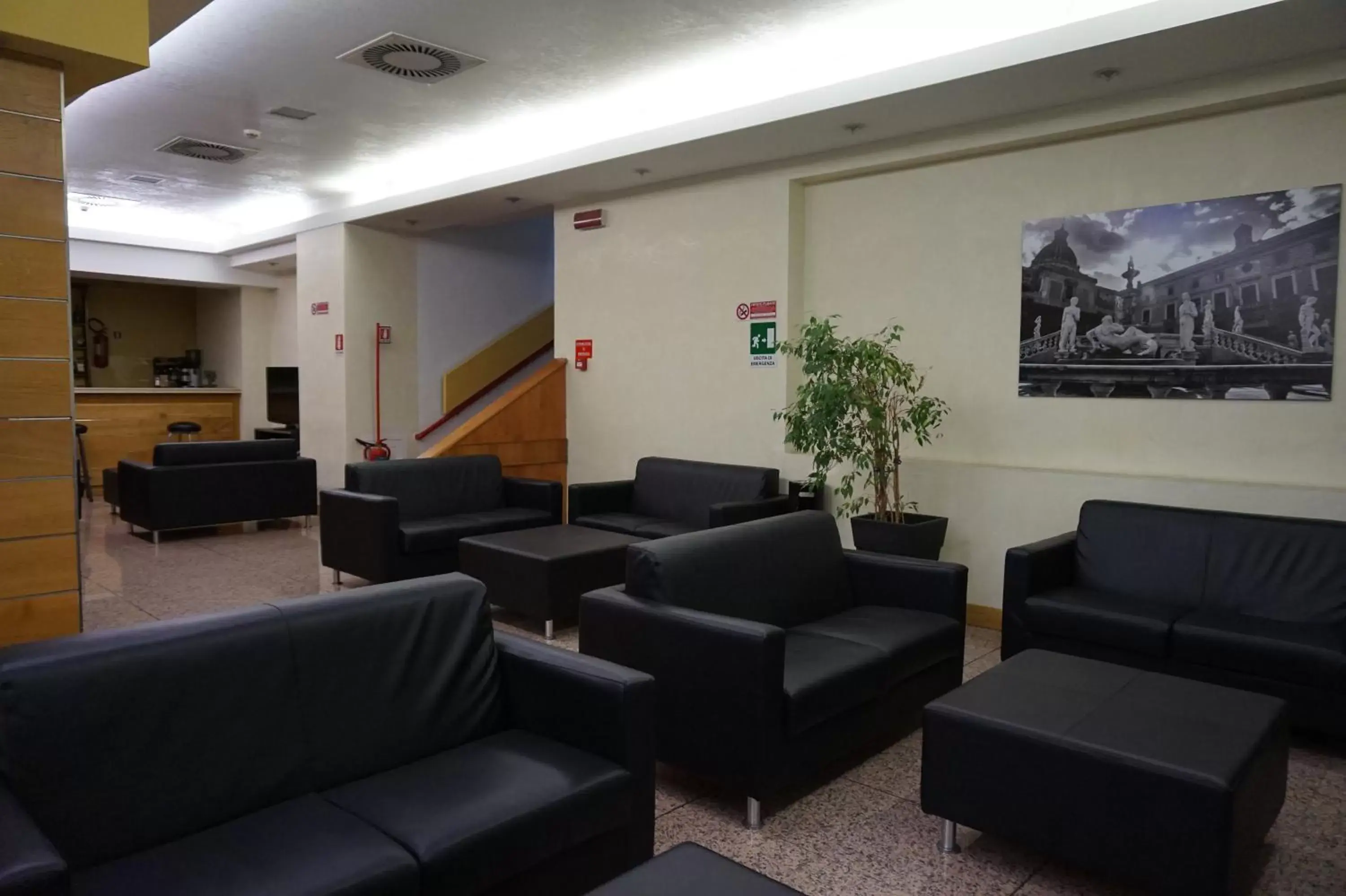 Communal lounge/ TV room, Lobby/Reception in Hotel Europa