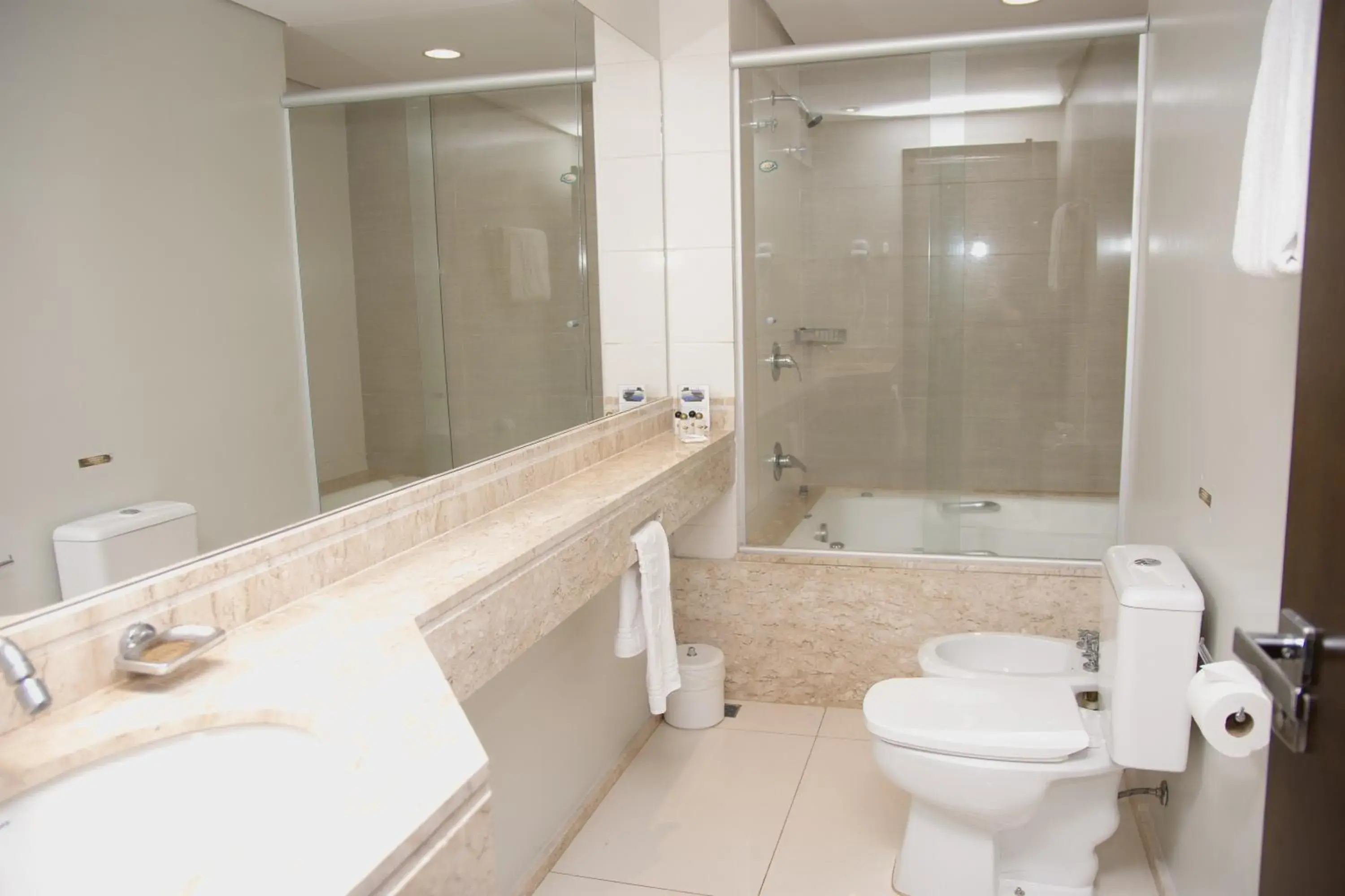 Shower, Bathroom in Class Hotel Alfenas