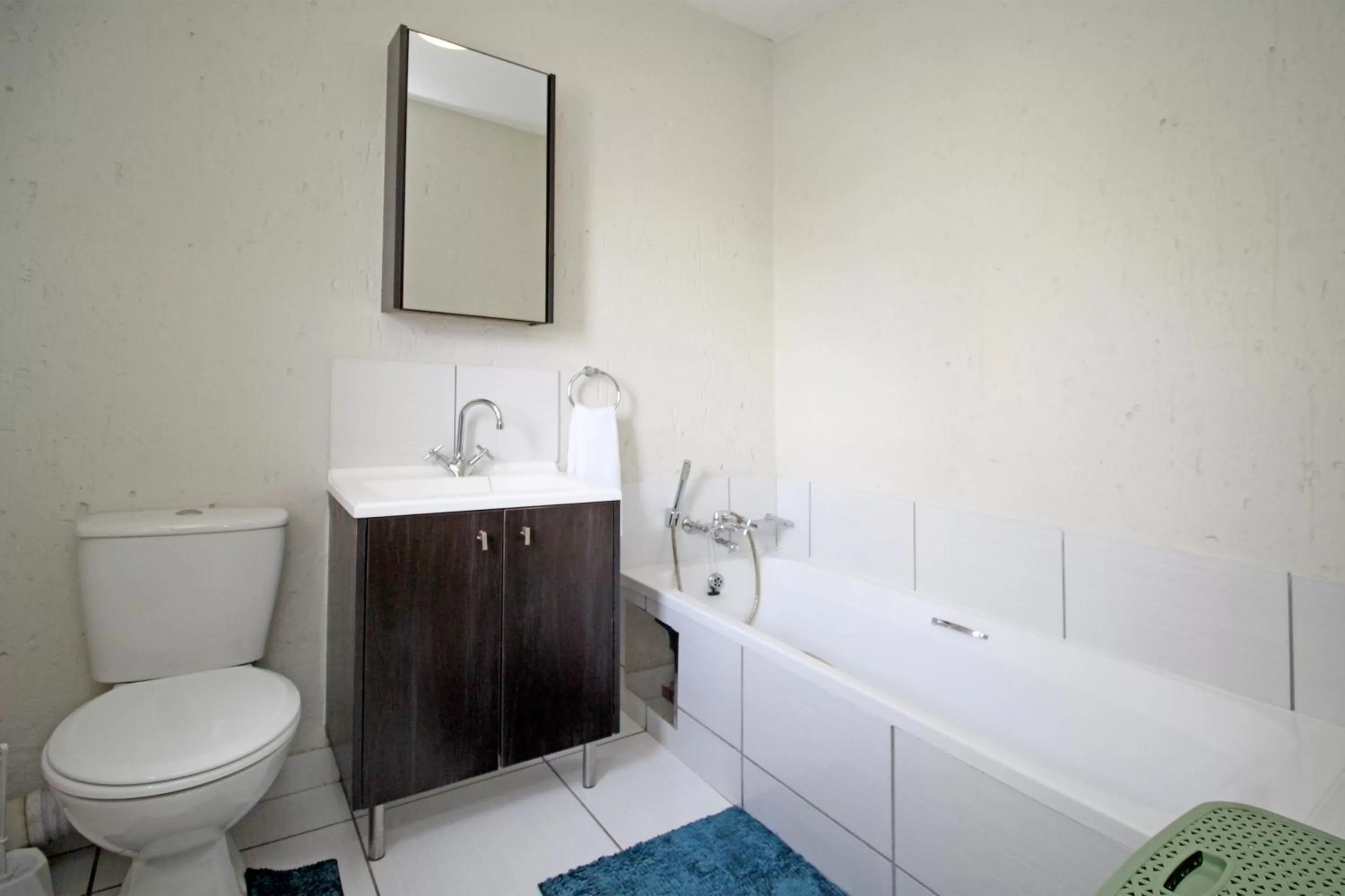 GREENWICH 2 bedroom 2 bath serv apart with 24hrs electricity