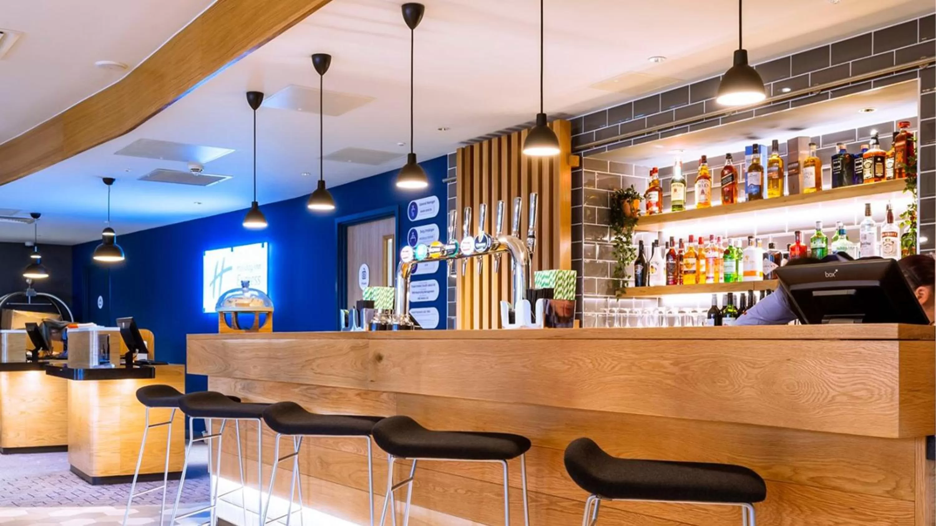 Lounge or bar in Holiday Inn Express - Barrow-in-Furness & South Lakes by IHG