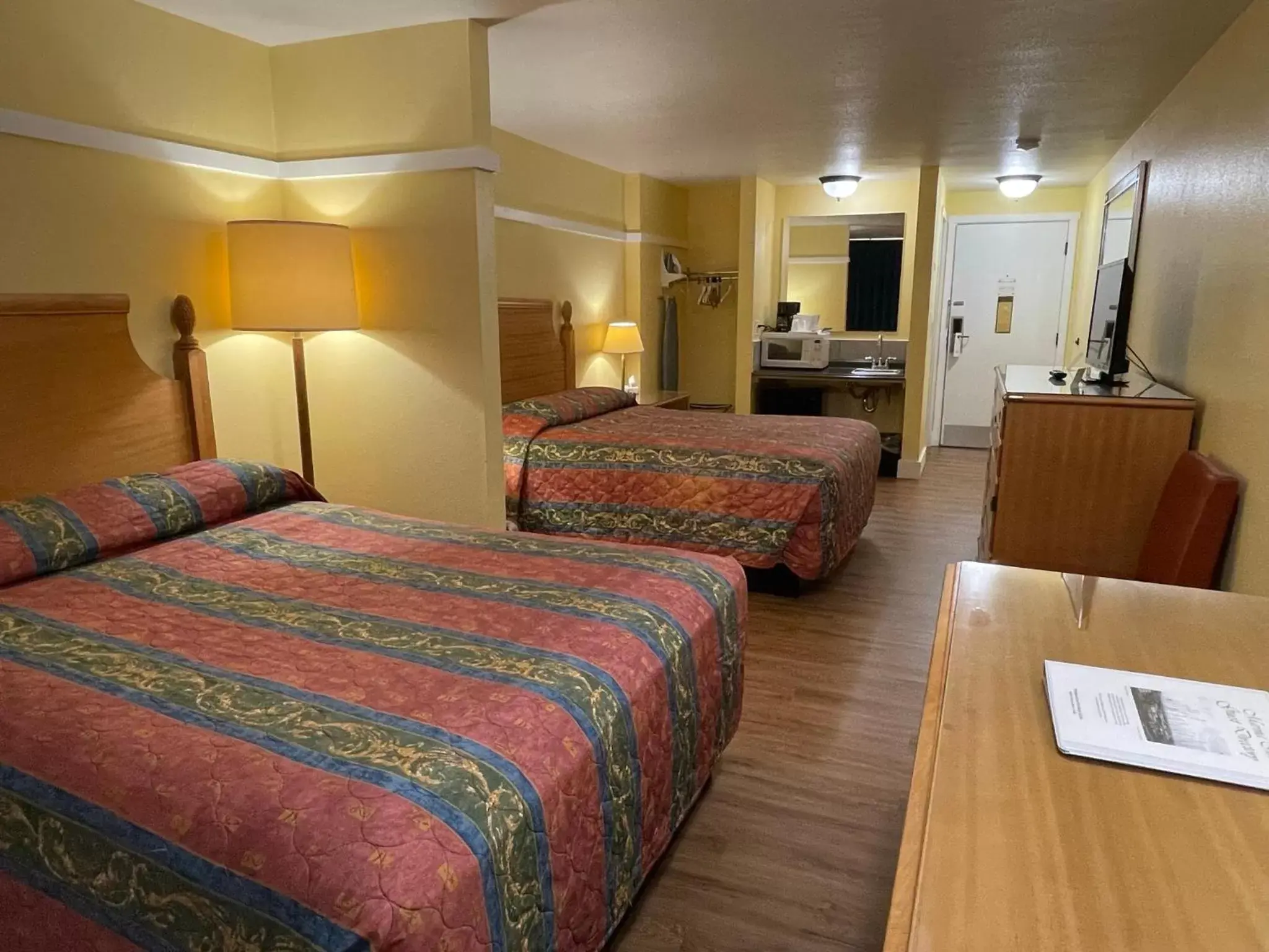 Bed in Marina Inn Des Moines / SeaTac