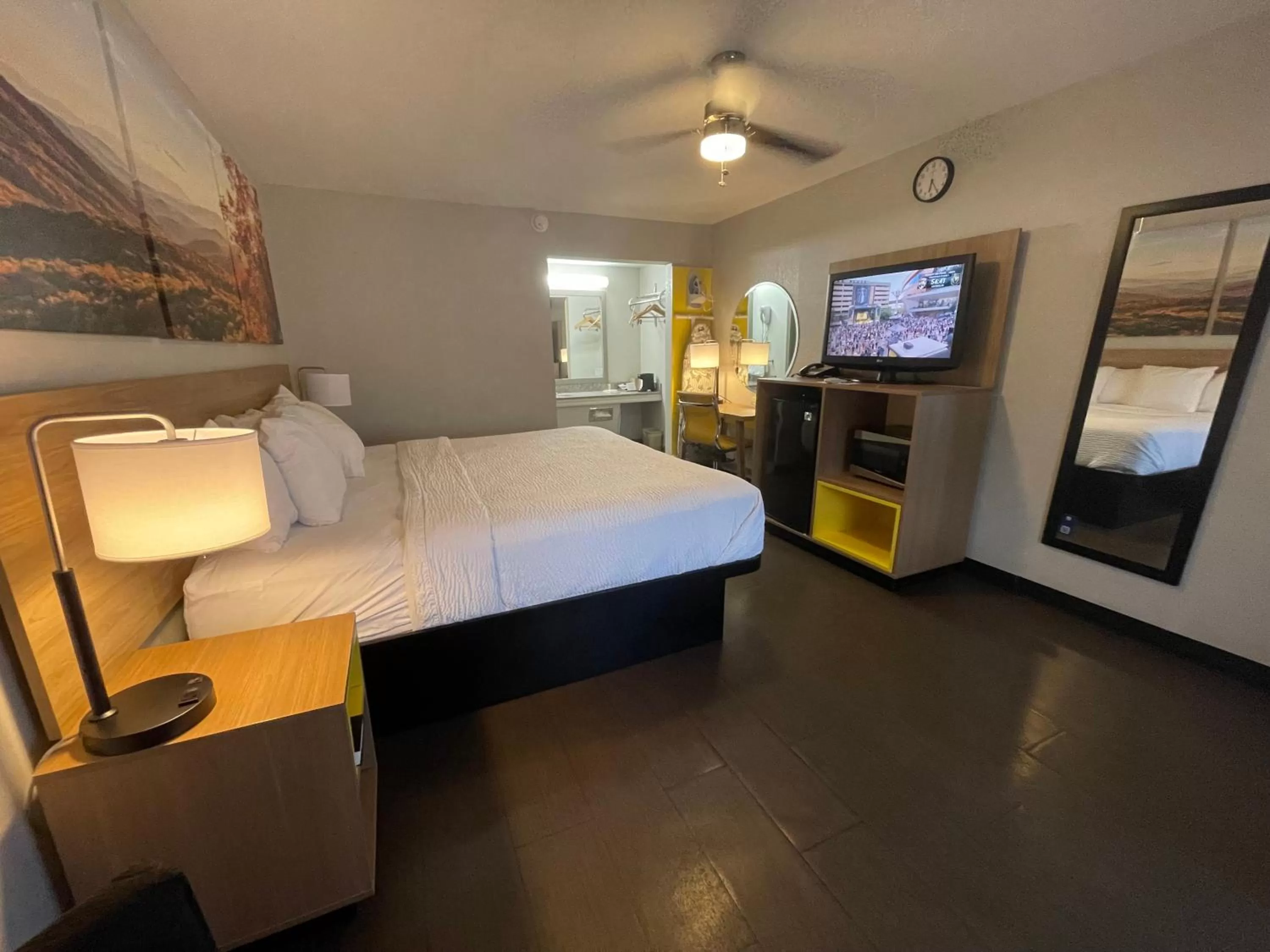 Bed in Days Inn by Wyndham Holladay