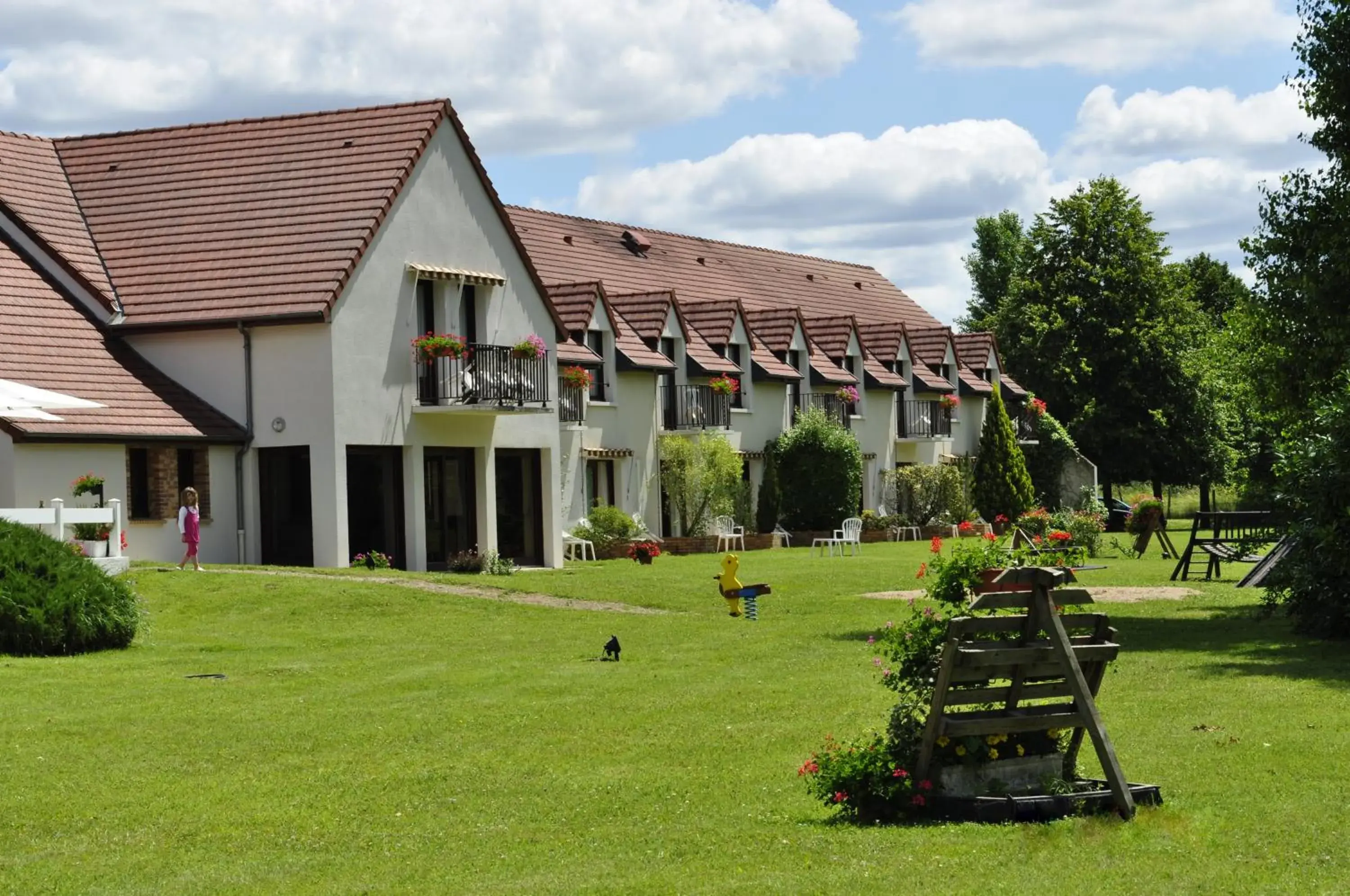 Facade/entrance, Property Building in Logis Le Relais De Pouilly