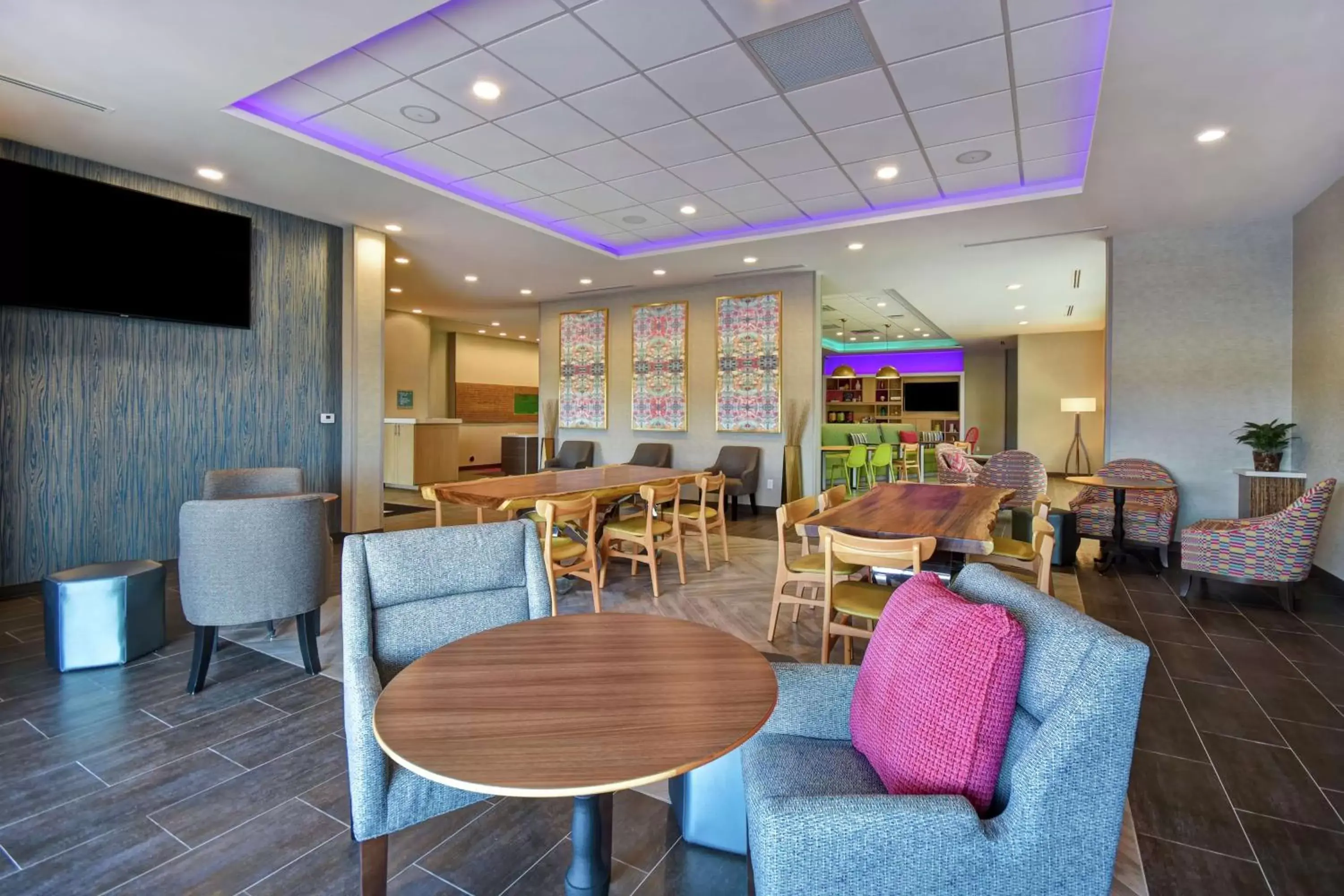 Lobby or reception, Lounge/Bar in Home2 Suites by Hilton Wichita Northeast