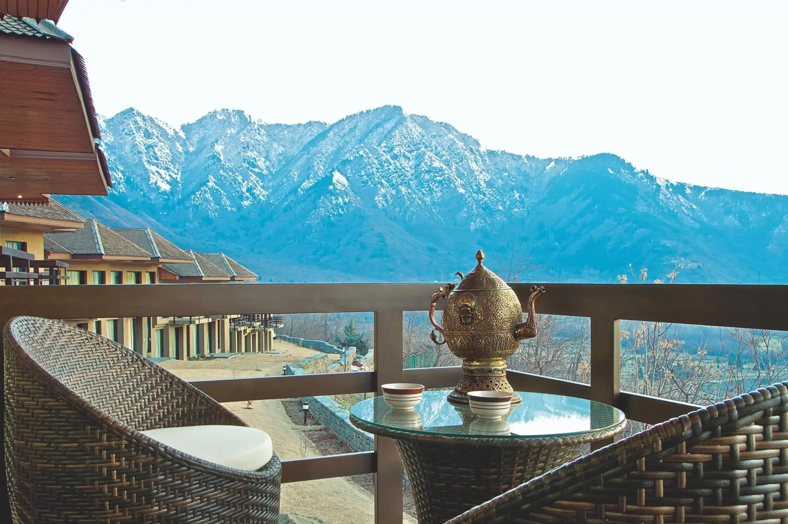 Facade/entrance, Mountain View in Vivanta Dal View