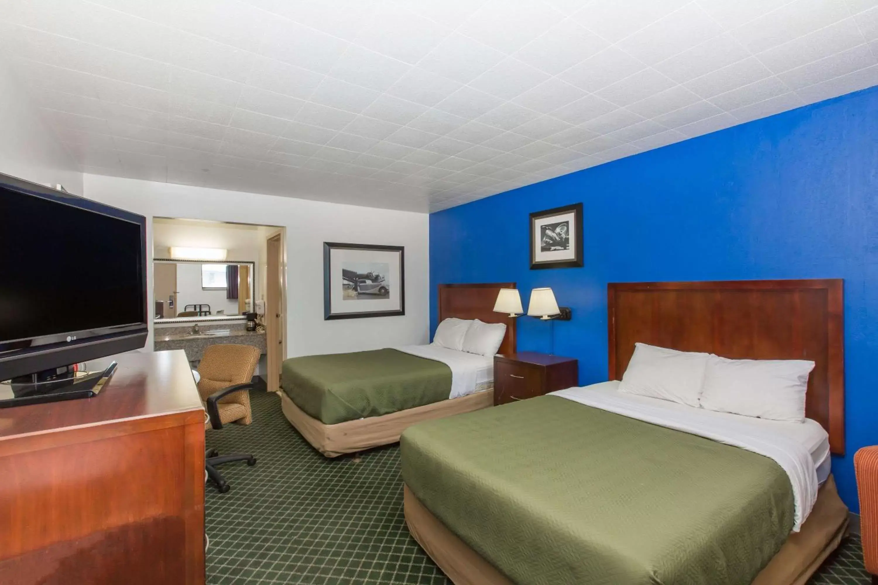 Photo of the whole room, Bed in Travelodge by Wyndham Great Bend