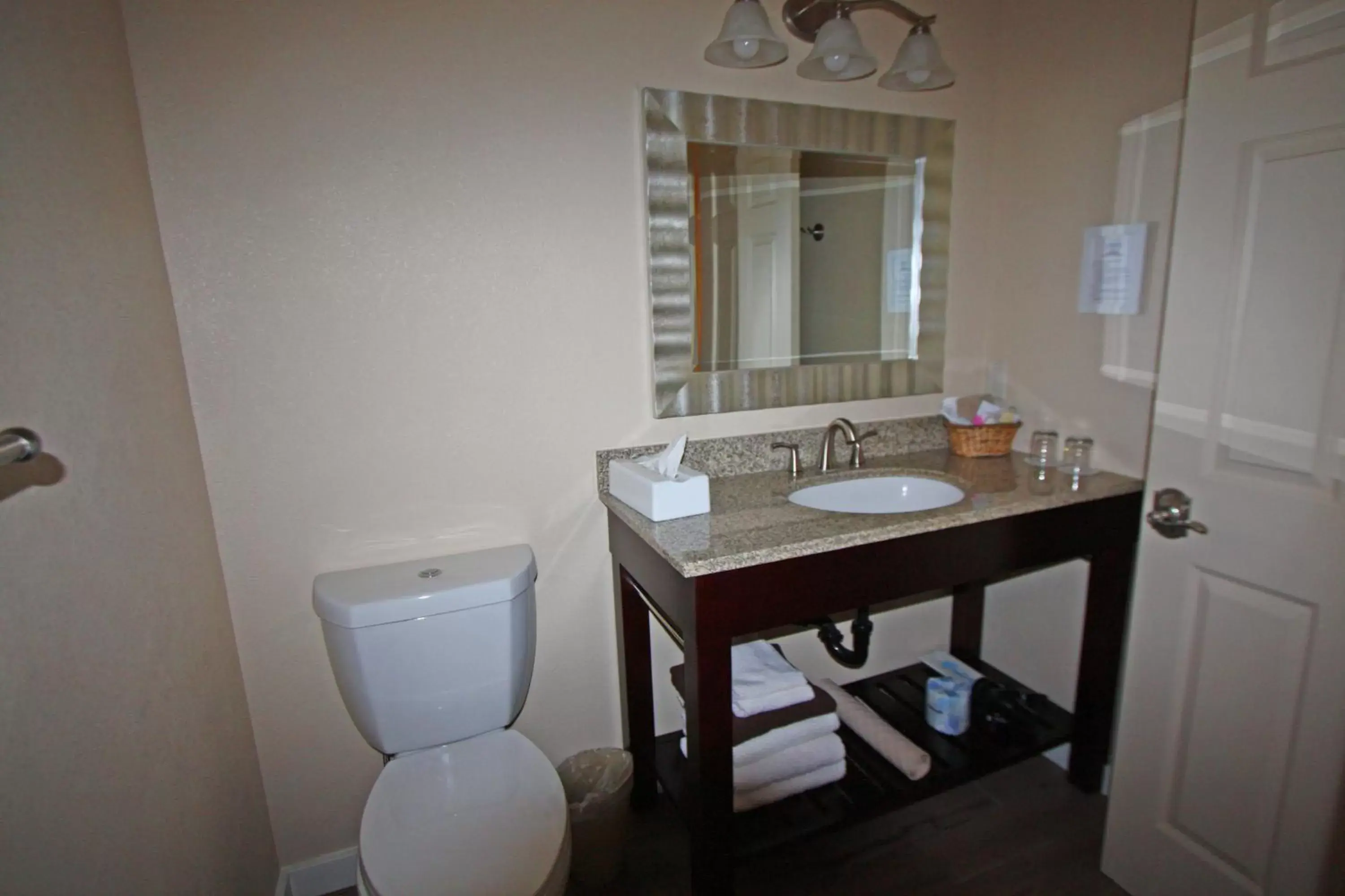 Bathroom in The Inn at Shasta Lake