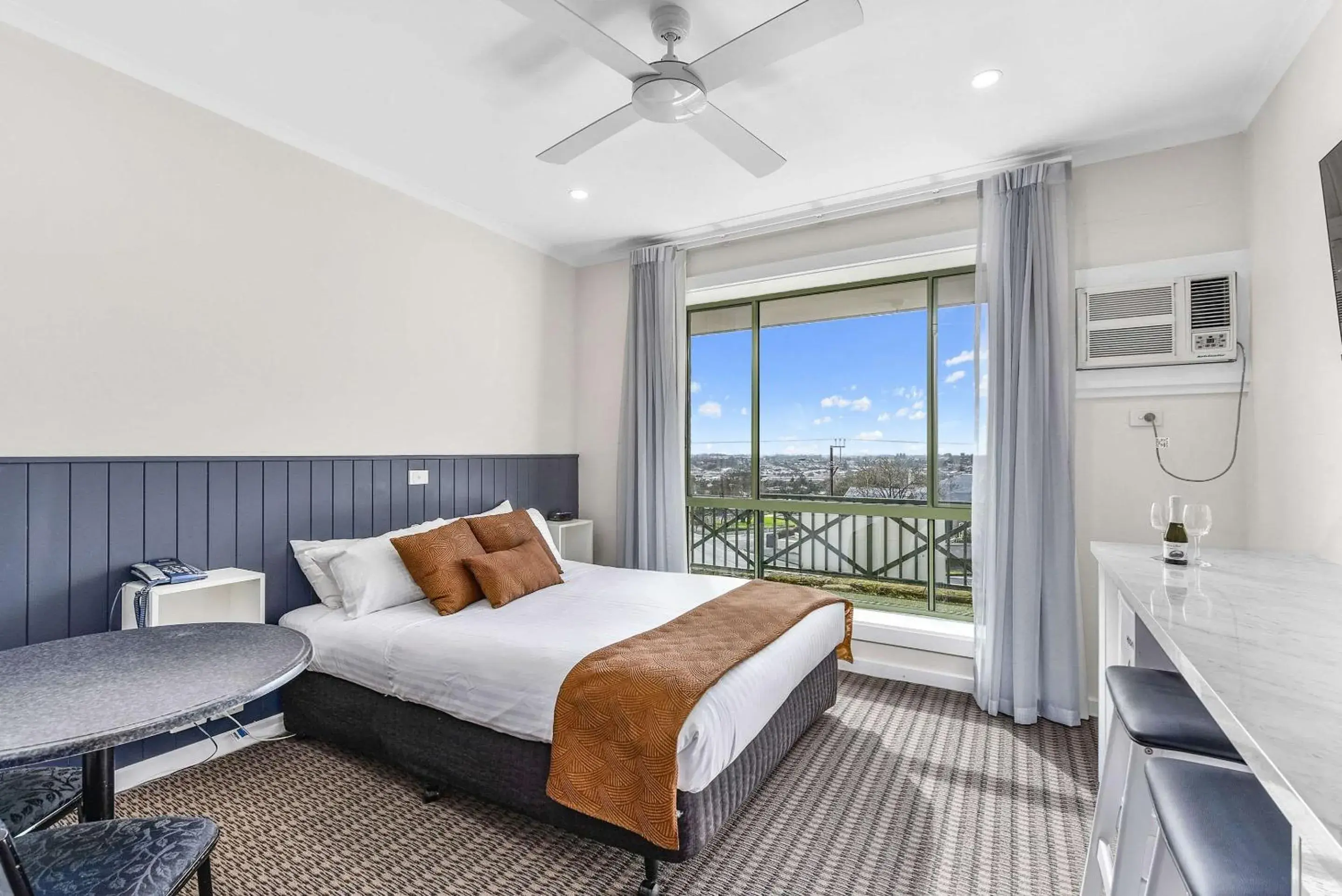 Bedroom, Bed in Comfort Inn The Lakes Bedroom, Bed in Comfort Inn The Lakes