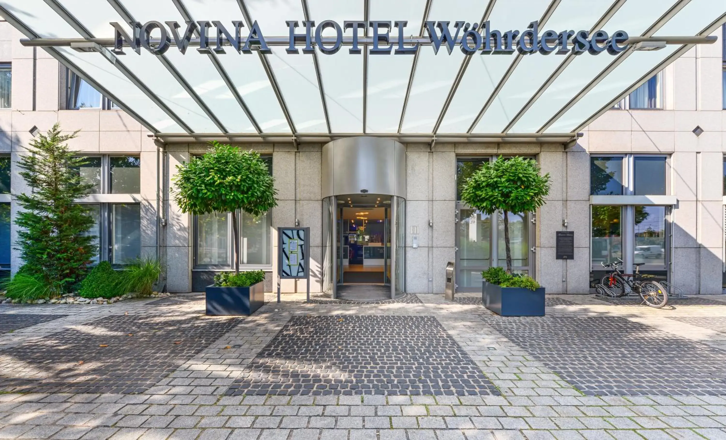 Facade/entrance in Novina Hotel Wöhrdersee Nürnberg City