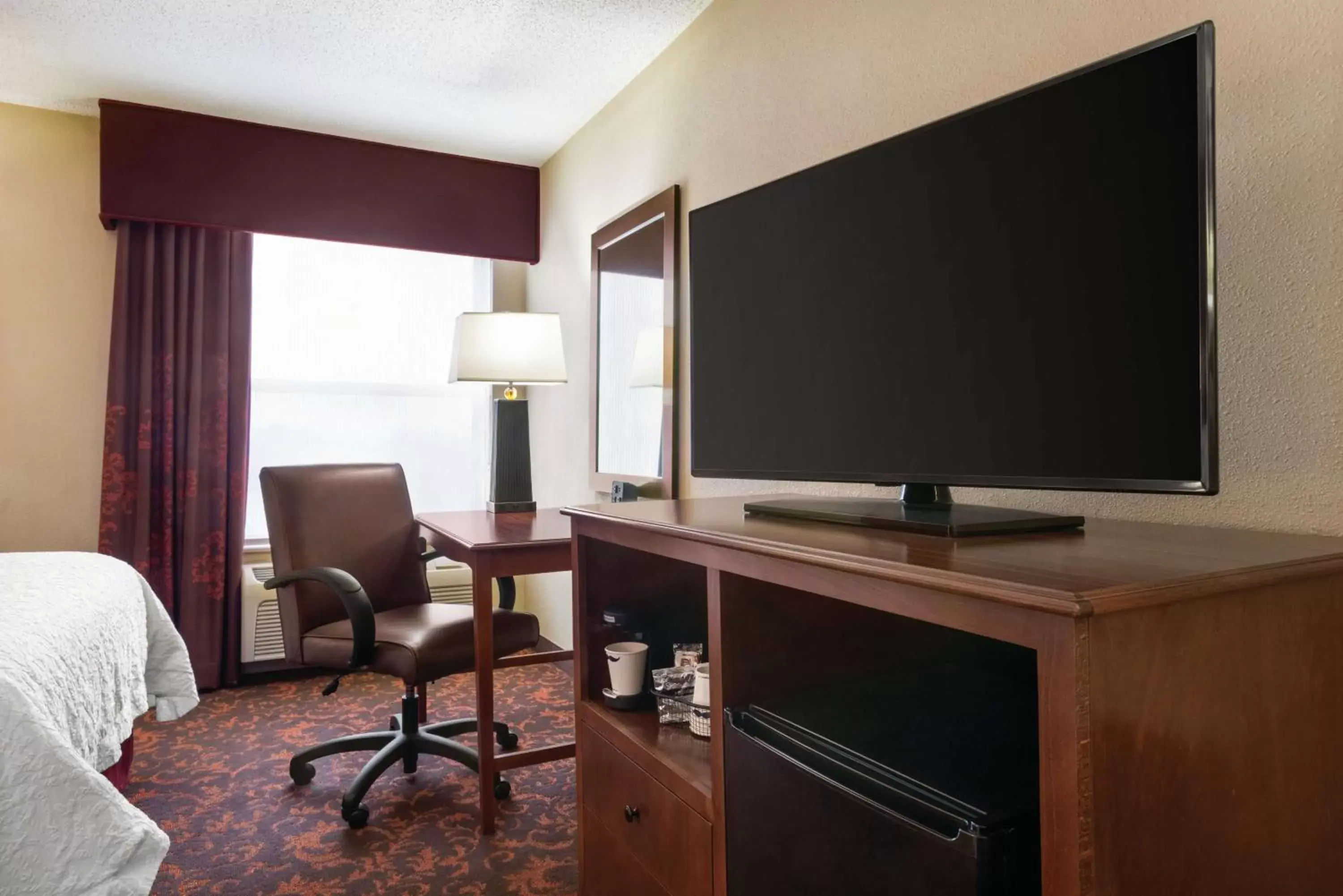 Bedroom in Hampton Inn Chicago-Tinley Park Bedroom in Hampton Inn Chicago-Tinley Park