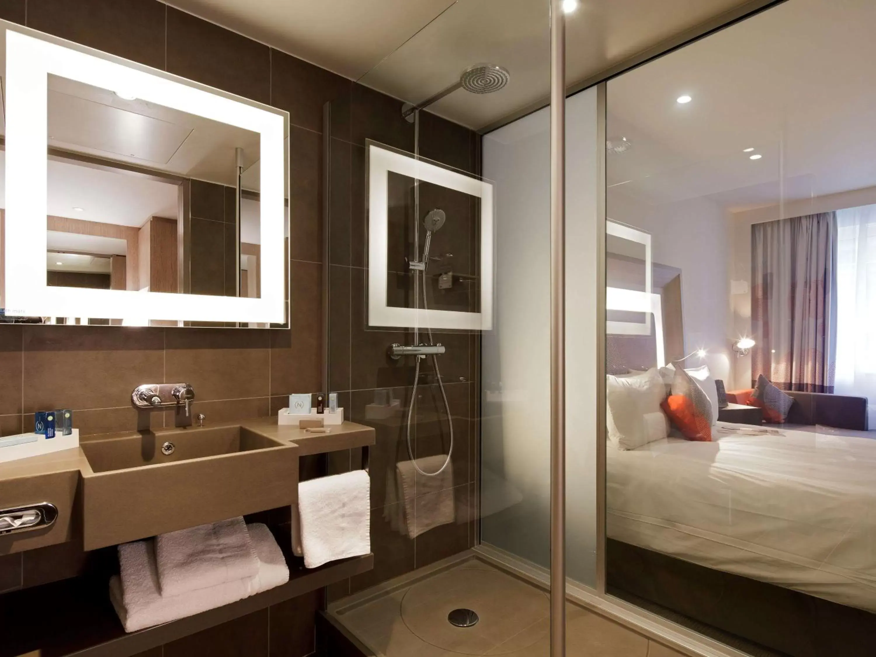 Photo of the whole room, Bathroom in Novotel London Tower Bridge