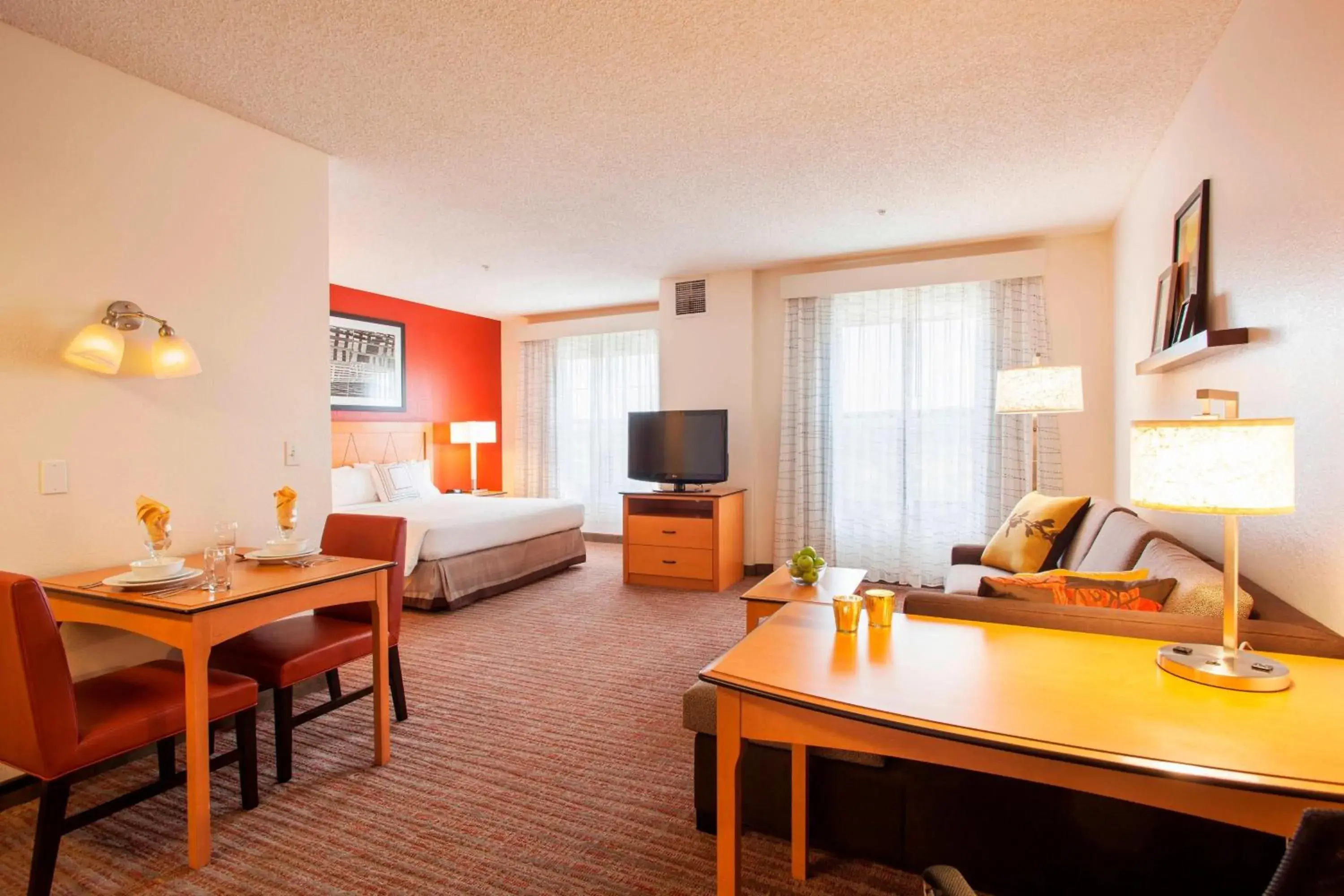 Photo of the whole room, Seating Area in Residence Inn Phoenix Goodyear