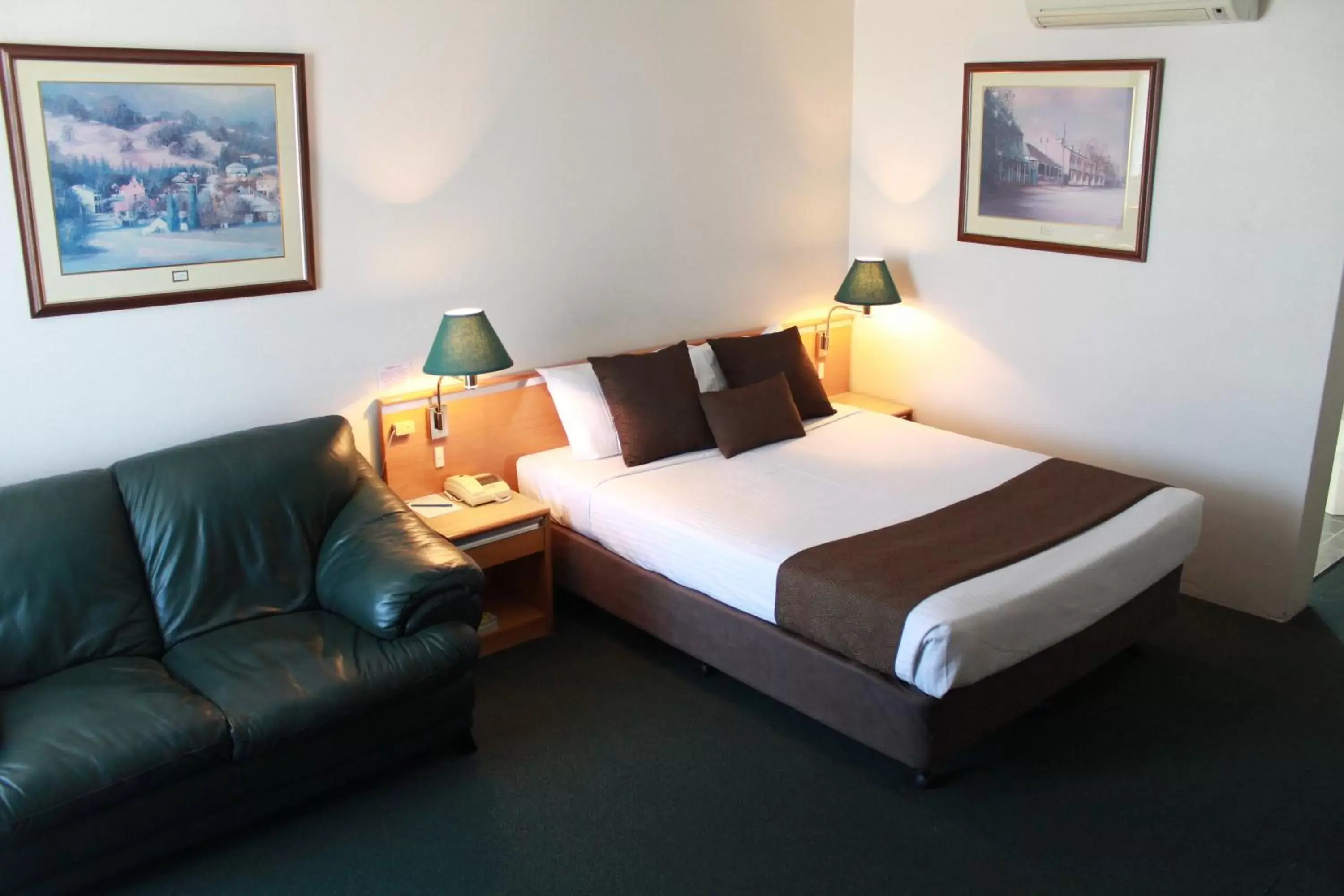 Bed in Mid City Motor Inn Singleton