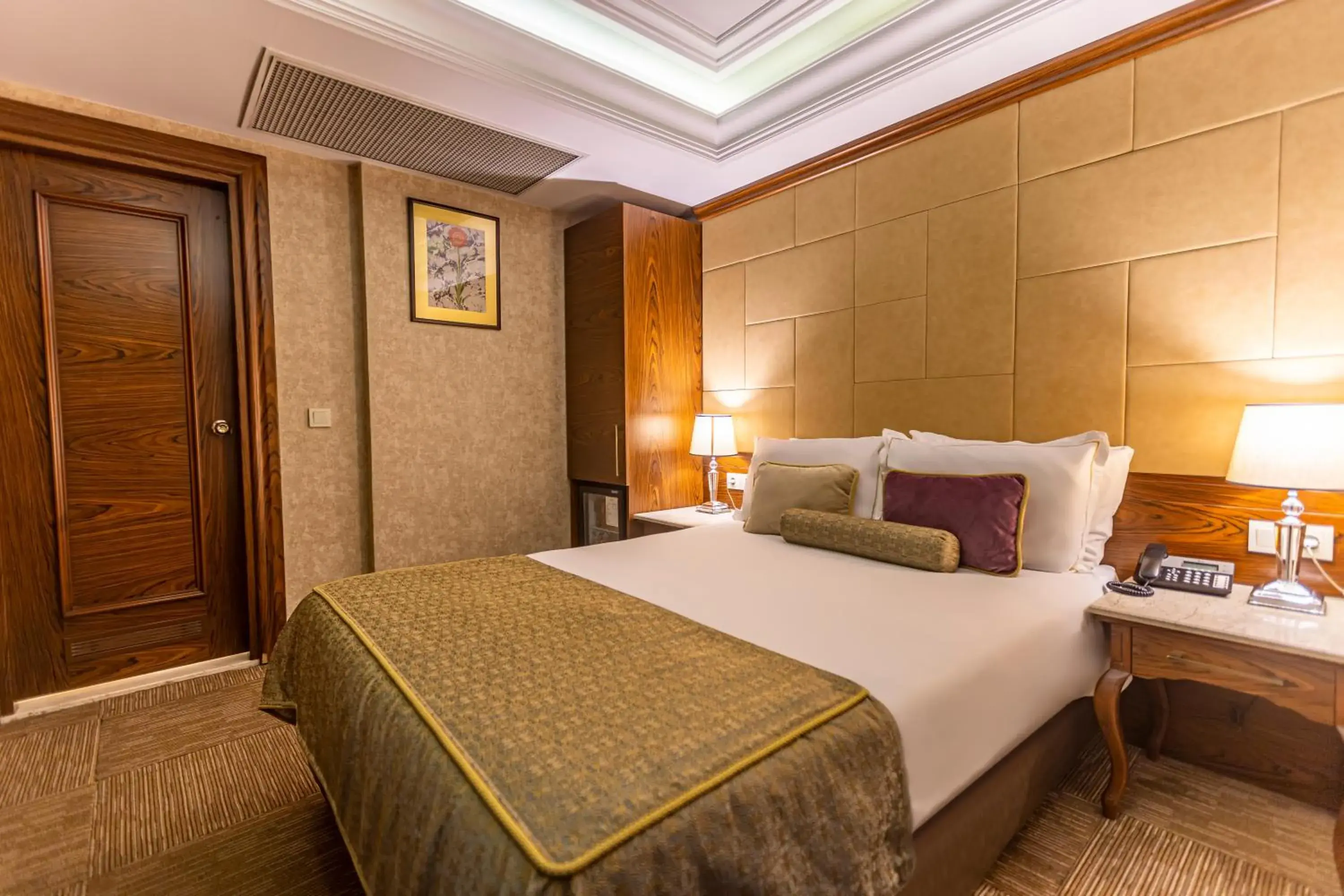 Massage, Bed in Eurostars Hotel Old City
