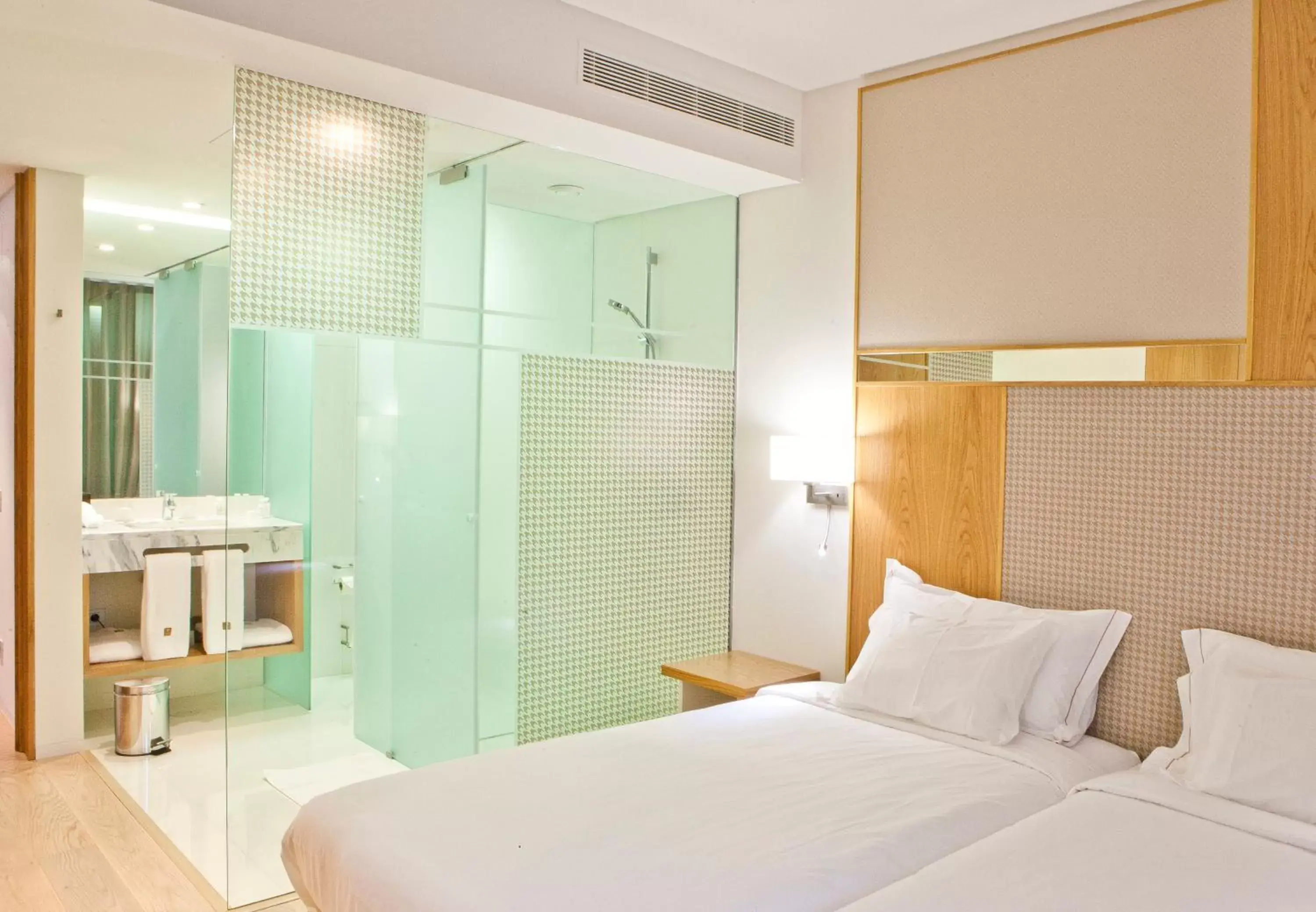 Shower, Bed in Onyria Marinha Boutique Hotel