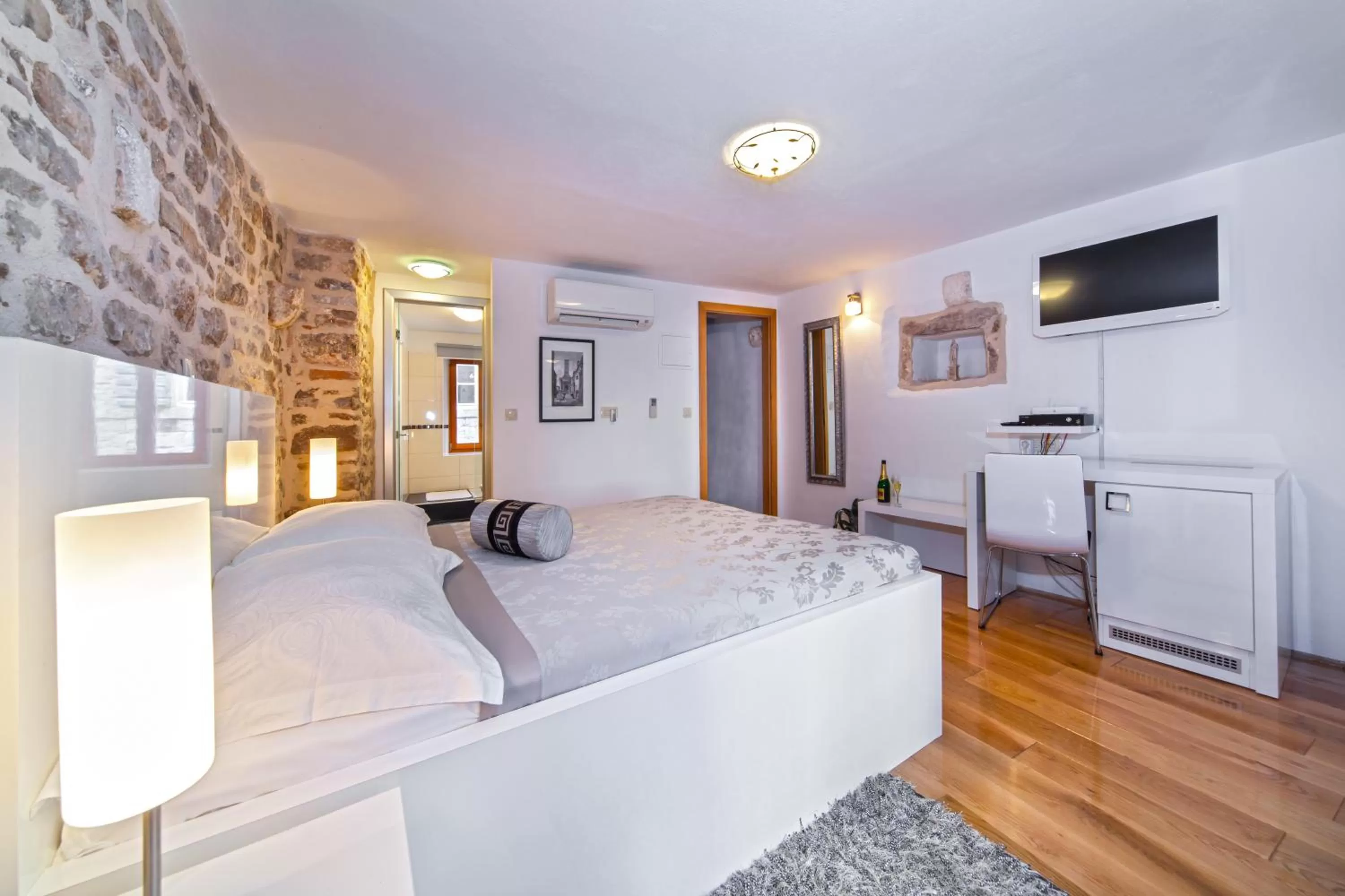 Coffee/tea facilities, Bed in Villa Split Heritage Hotel