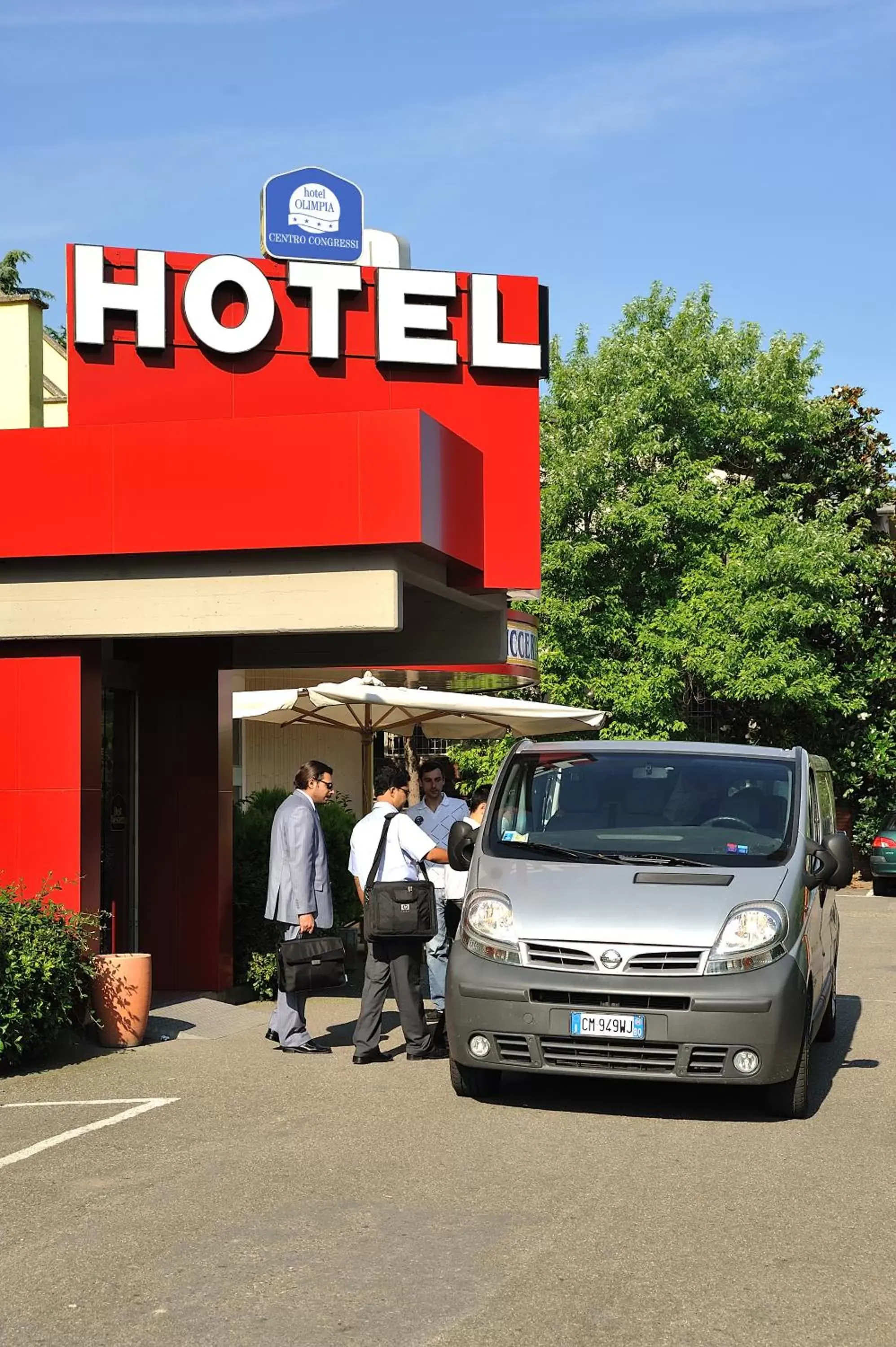 Facade/entrance, Property Building in Hotel Olimpia