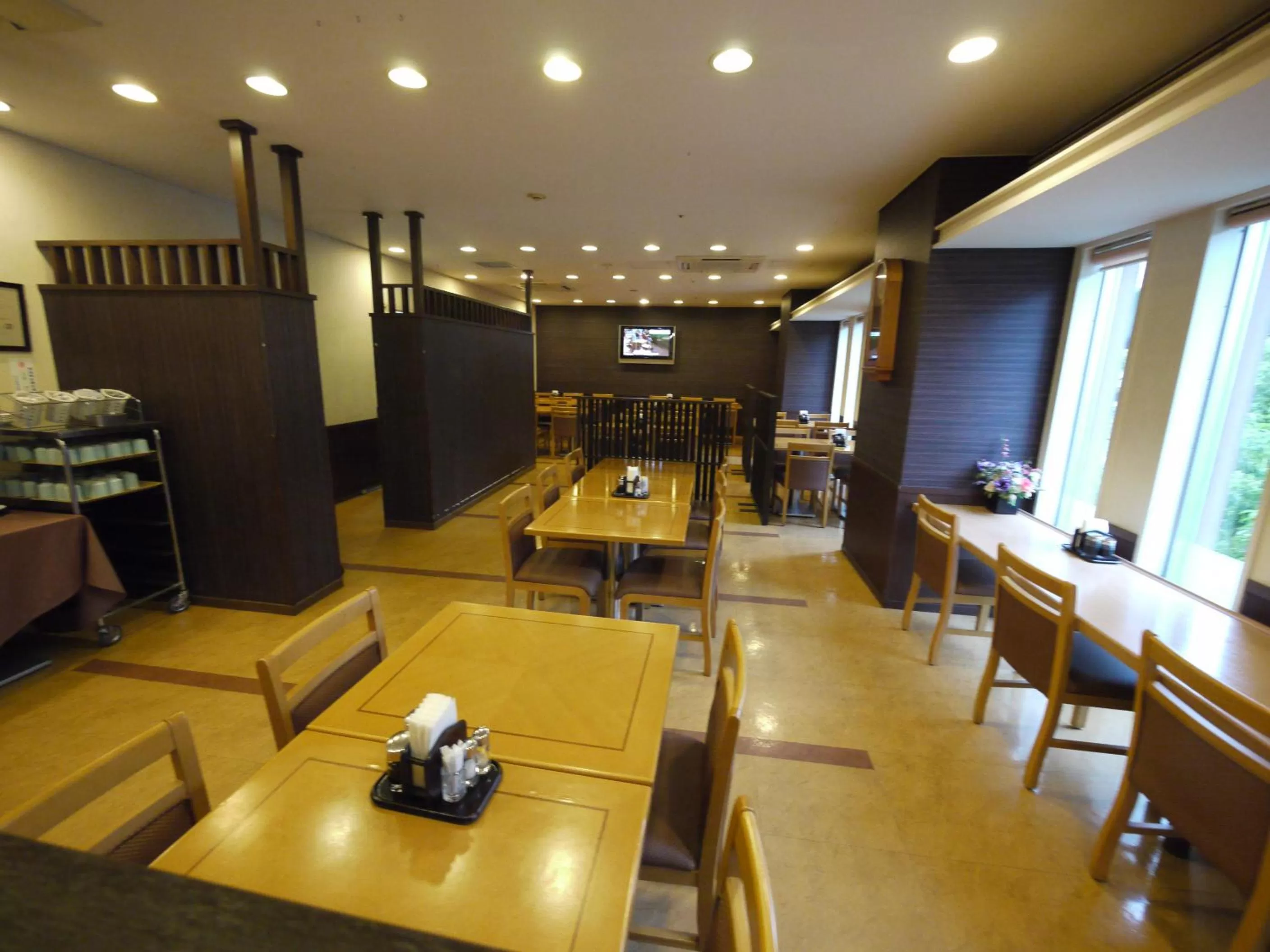 Restaurant/places to eat in Hotel Route-Inn Osaka Honmachi