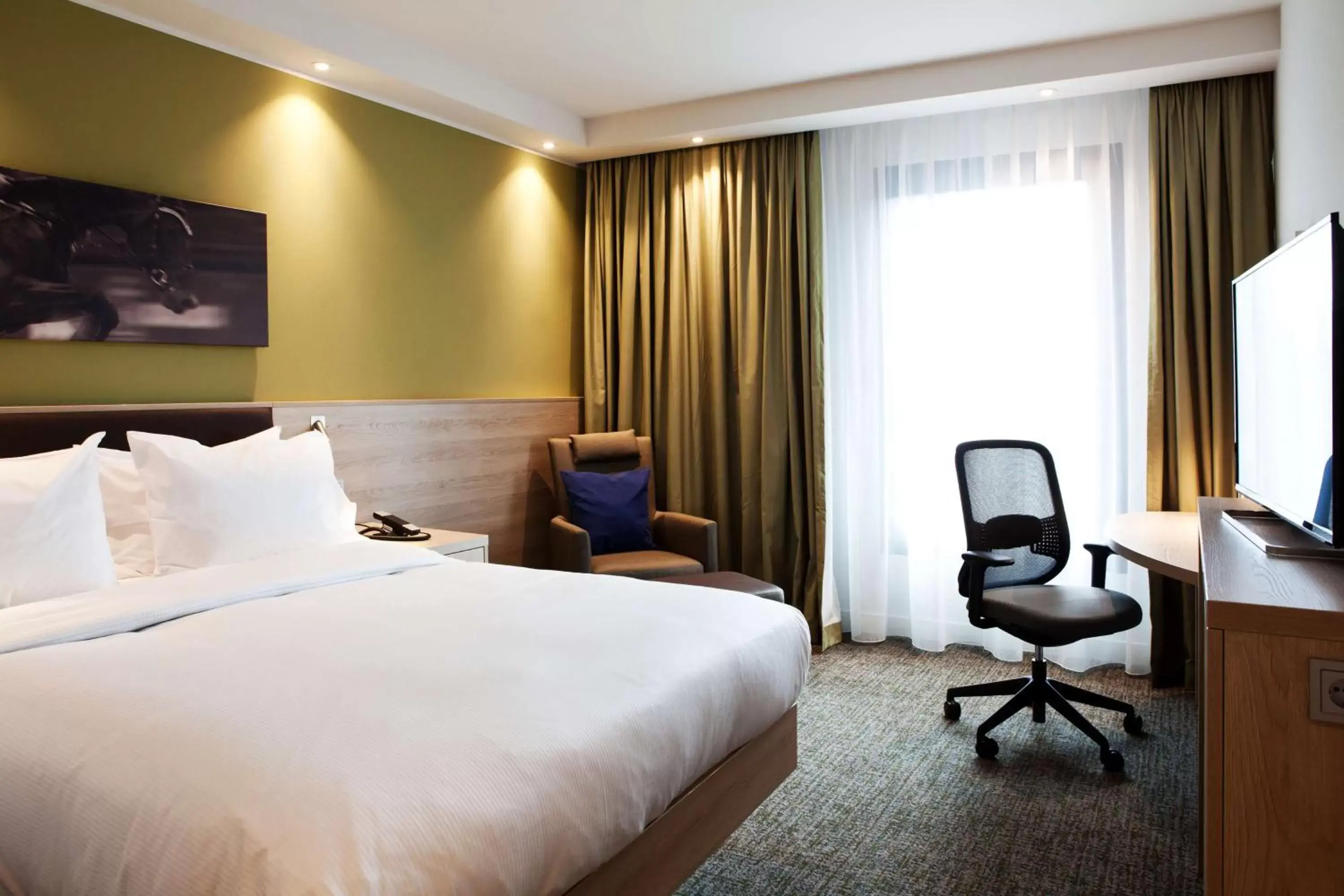 Photo of the whole room, Bed in Hampton By Hilton Aachen Tivoli