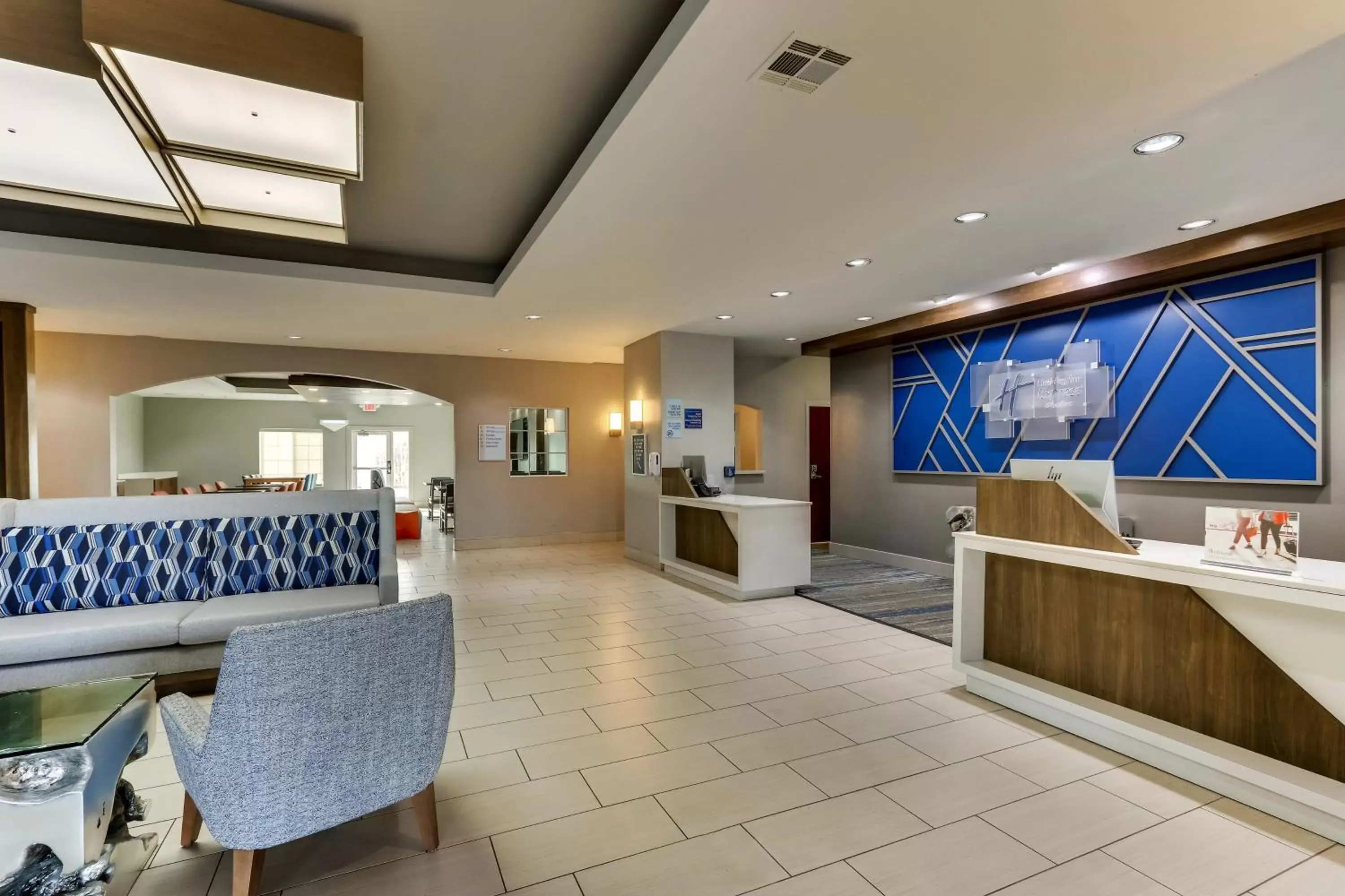 Property building, Lobby/Reception in Holiday Inn Express & Suites - Ardmore, an IHG Hotel